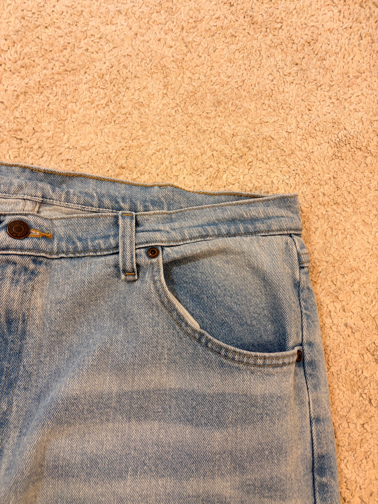 Jean Wrangler Premium Quality Bleu Clair Stretch Straight Fit – Taille W38 L32 | Seconde Main