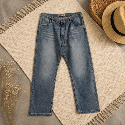 Jean Wrangler Authentics Regular Fit bleu moyen délavé coton polyester élasthanne W36/L29 longueur 105 cm entrejambe 74 cm bas de jambe 22 cm – Homme | Mode Seconde