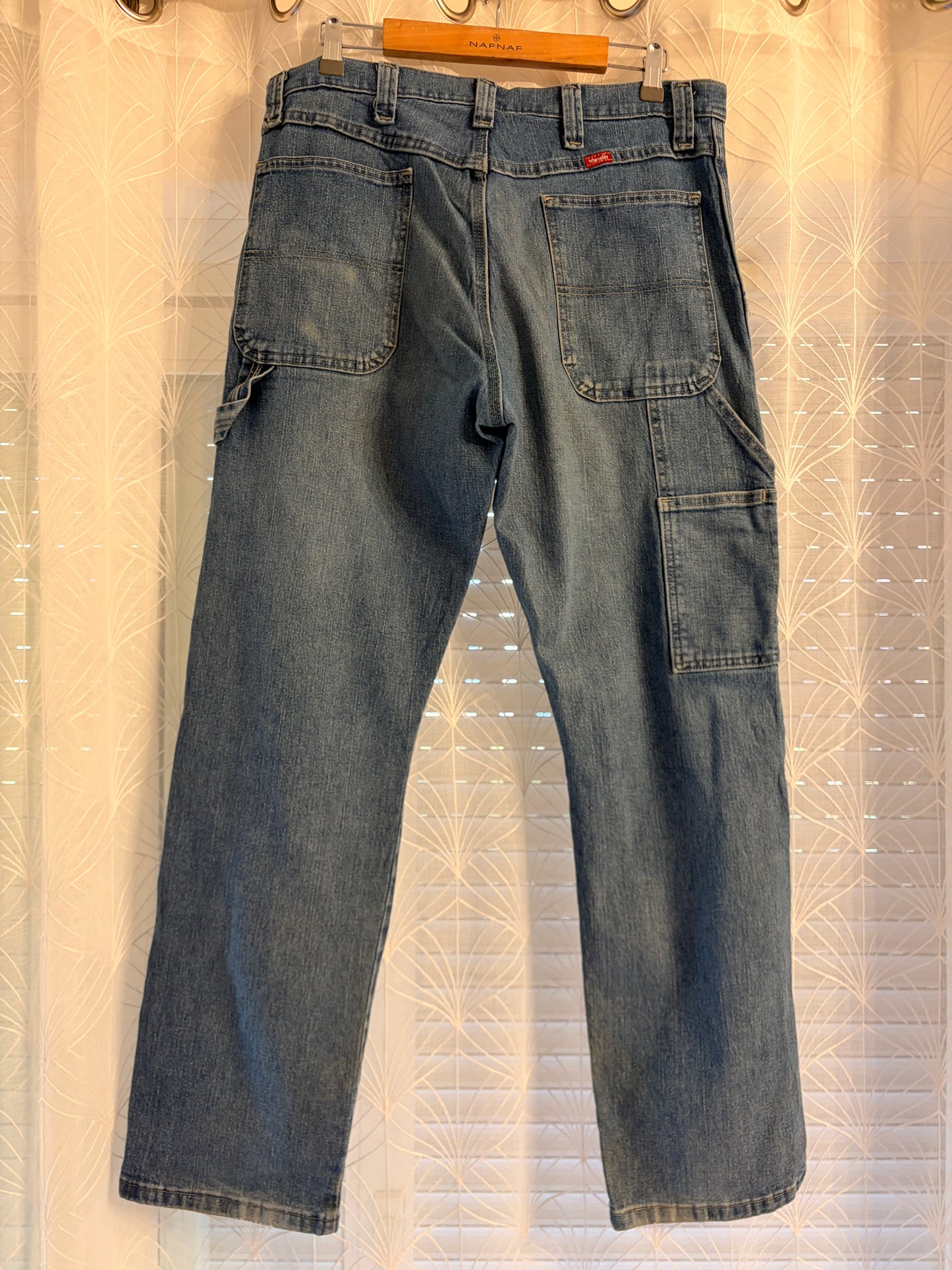 Jean Carpenter Wrangler Bleu Délavé Mid-Blue Boucle Marteau Poches Outils Triples Surpiqûres W34/L32 – Homme