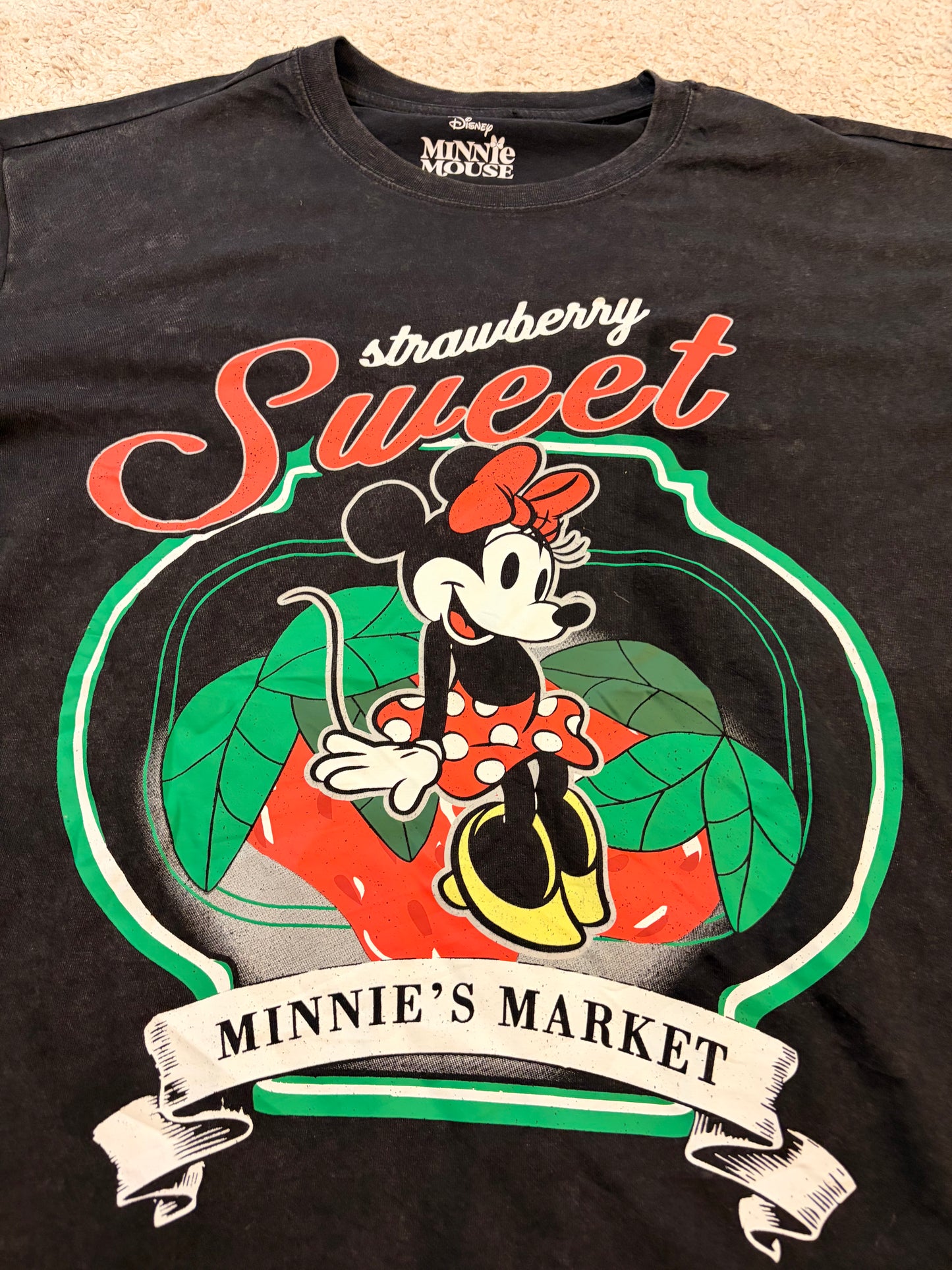 T-shirt Disney Minnie Mouse « Strawberry Sweet » Noir – Taille L