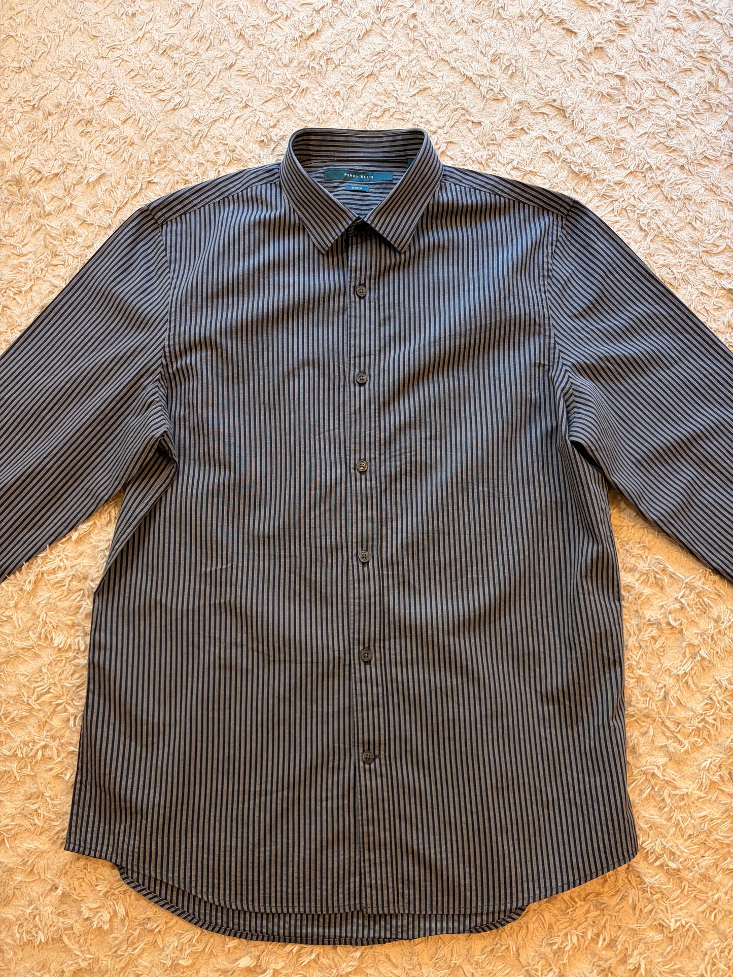 Chemise Perry Ellis Slim Fit Rayures Fines Bleu Marine/Gris Anthracite/Beige Doré 100% Coton Manches Longues – Homme – Taille M