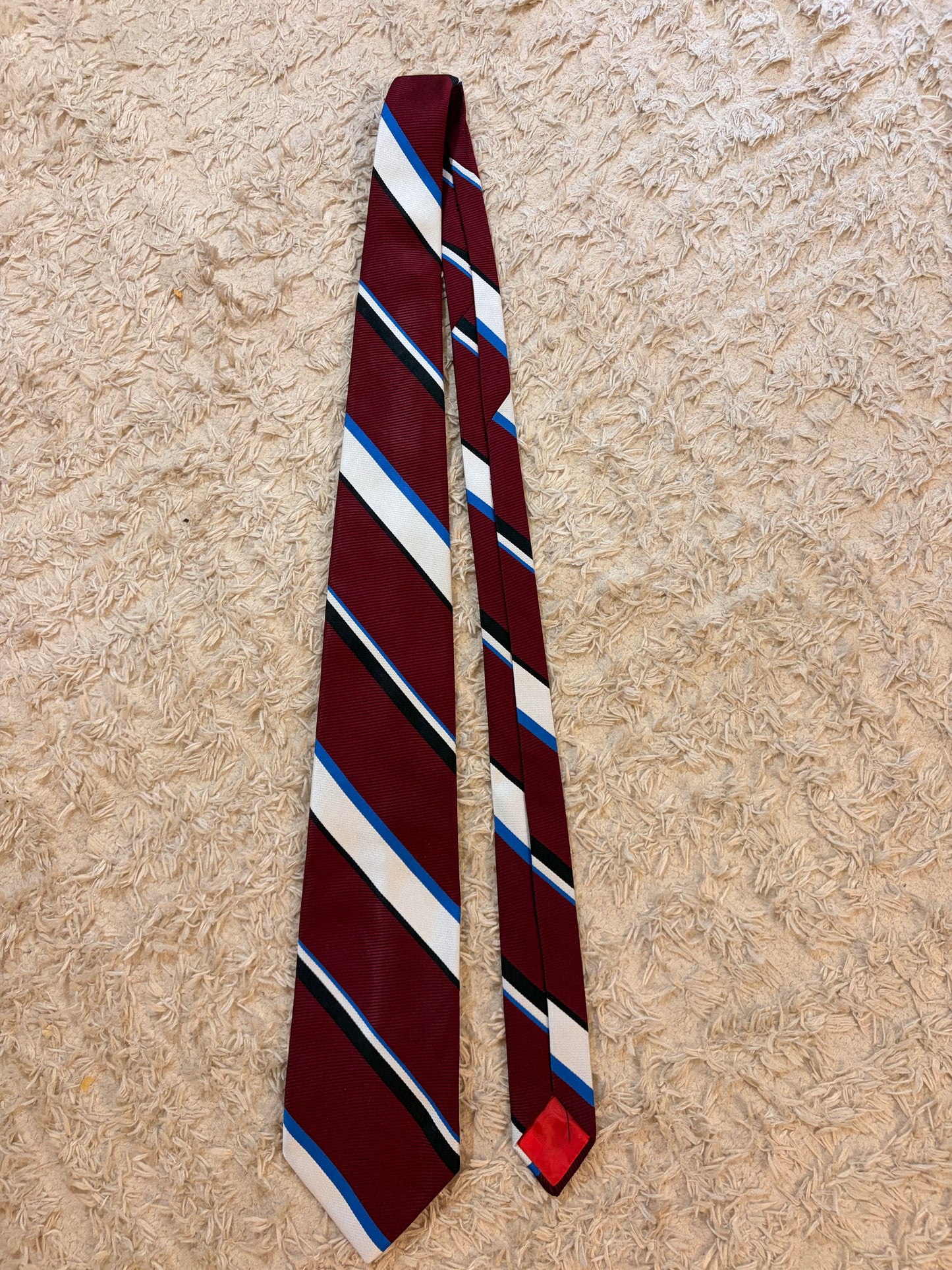 Cravate Wembley Vintage Bordeaux Rayures Diagonales Blanc/Bleu Roi/Noir Doublure Rouge Satinée Ivy League – Homme