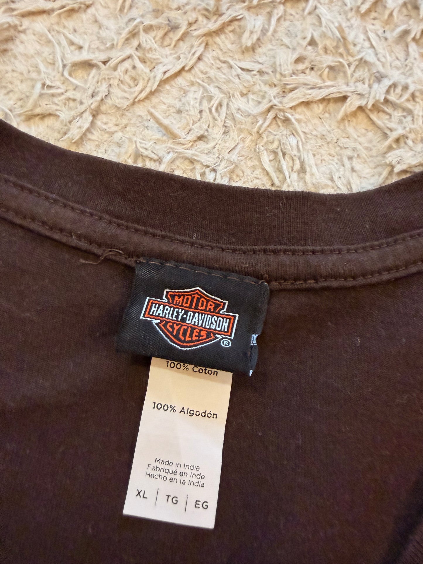T-shirt Harley-Davidson Col V 2022 Deadwood South Dakota Marron Chocolat 100% Coton Logo Poitrine et Dos – Femme – Taille XL