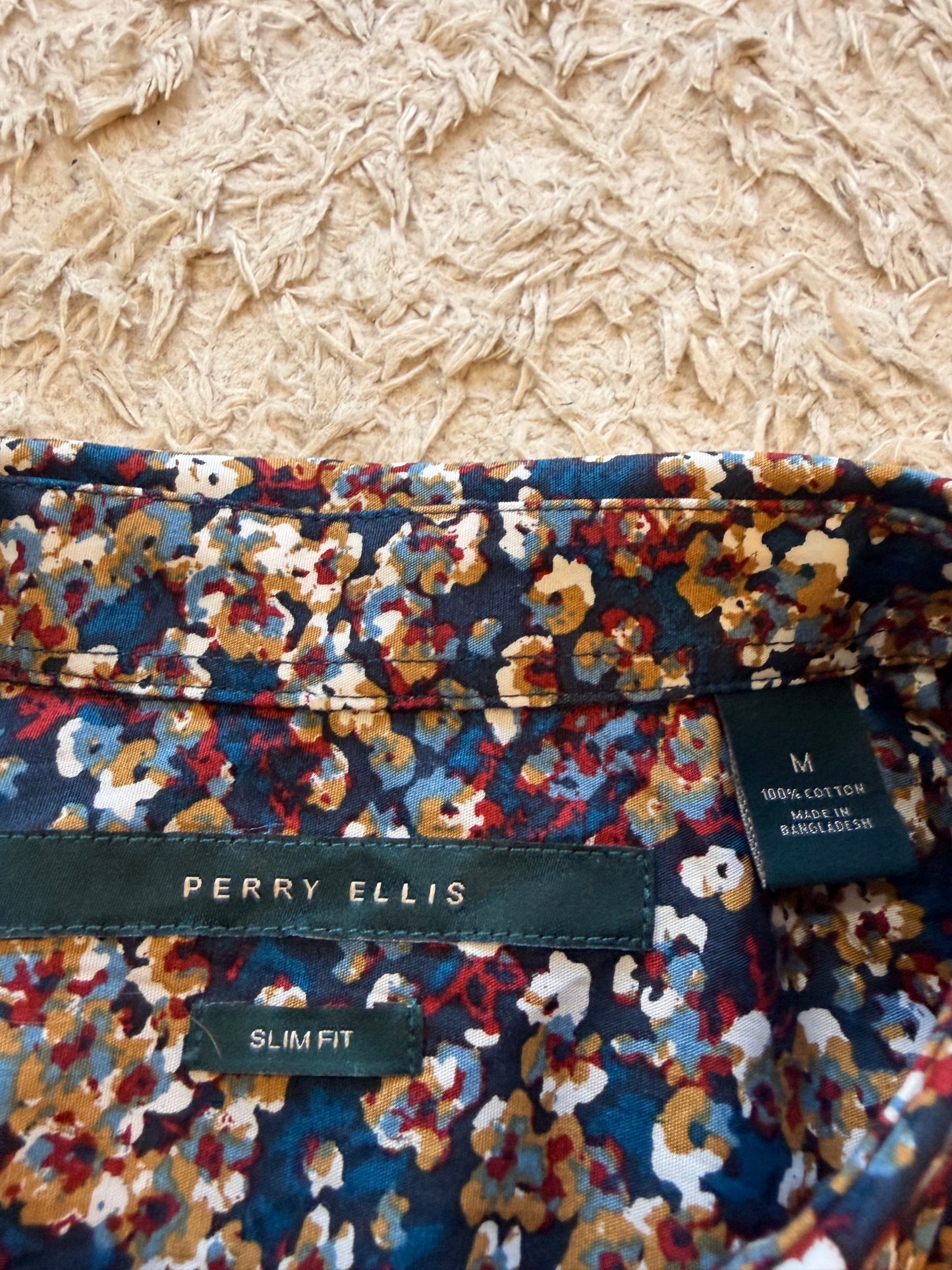 Chemise Perry Ellis Slim Fit Florale Multicolore Fond Bleu Marine Motifs Jaune/Bordeaux 100% Coton – Homme – Taille M