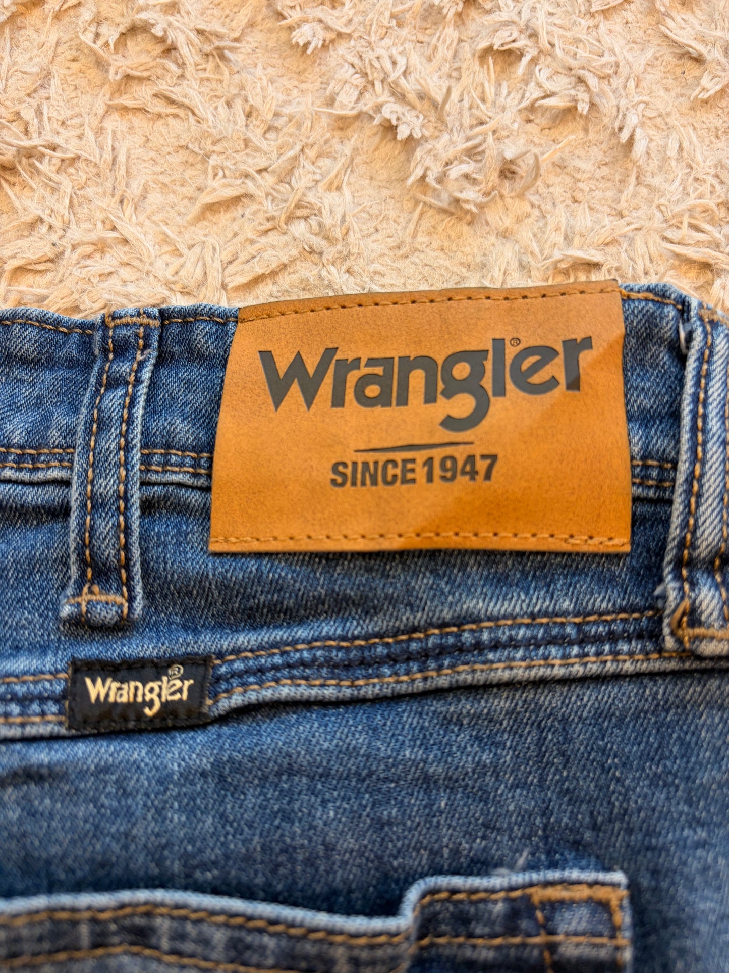 Jean Wrangler Regular Fit Bleu Moyen Délavage Naturel 98% Coton 2% Élasthanne Stretch W34/L32 – Homme – Taille 44
