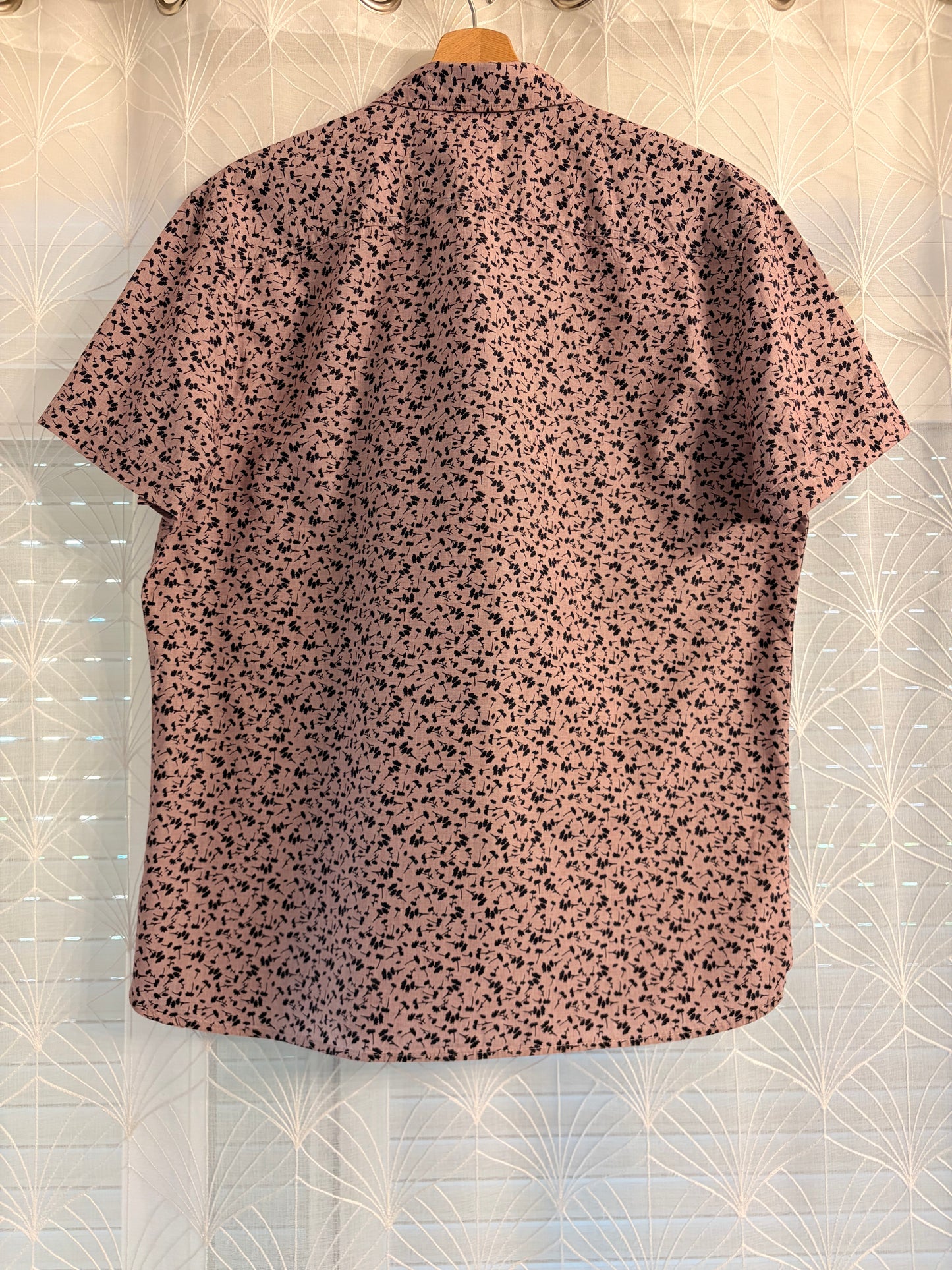 Chemise Perry Ellis Slim Fit Florale All-Over Vieux Rose Motifs Noirs 100% Coton Manches Courtes – Homme – Taille L