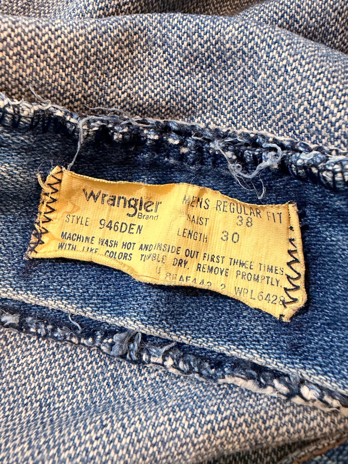 Jean Wrangler 946DEN Regular Fit Bleu Stonewash Light Blue 100% Coton Denim Lourd Patine Vintage W38/L30 – Homme