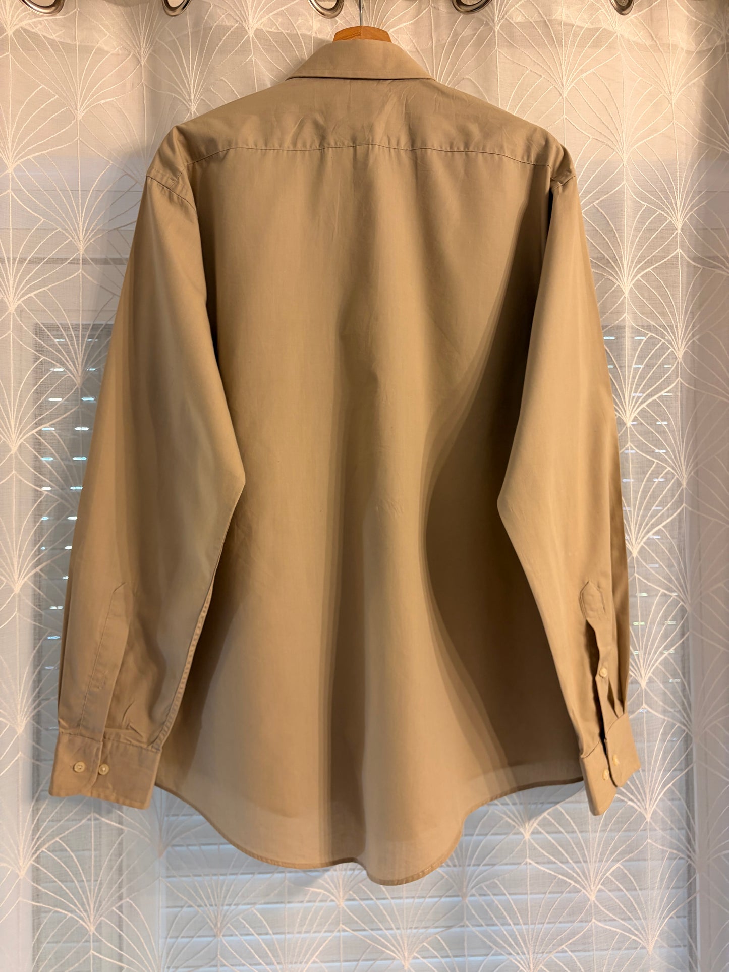 Chemise Pierre Cardin Beige Manches Longues – Neuve avec Étiquette – Taille L (16½)