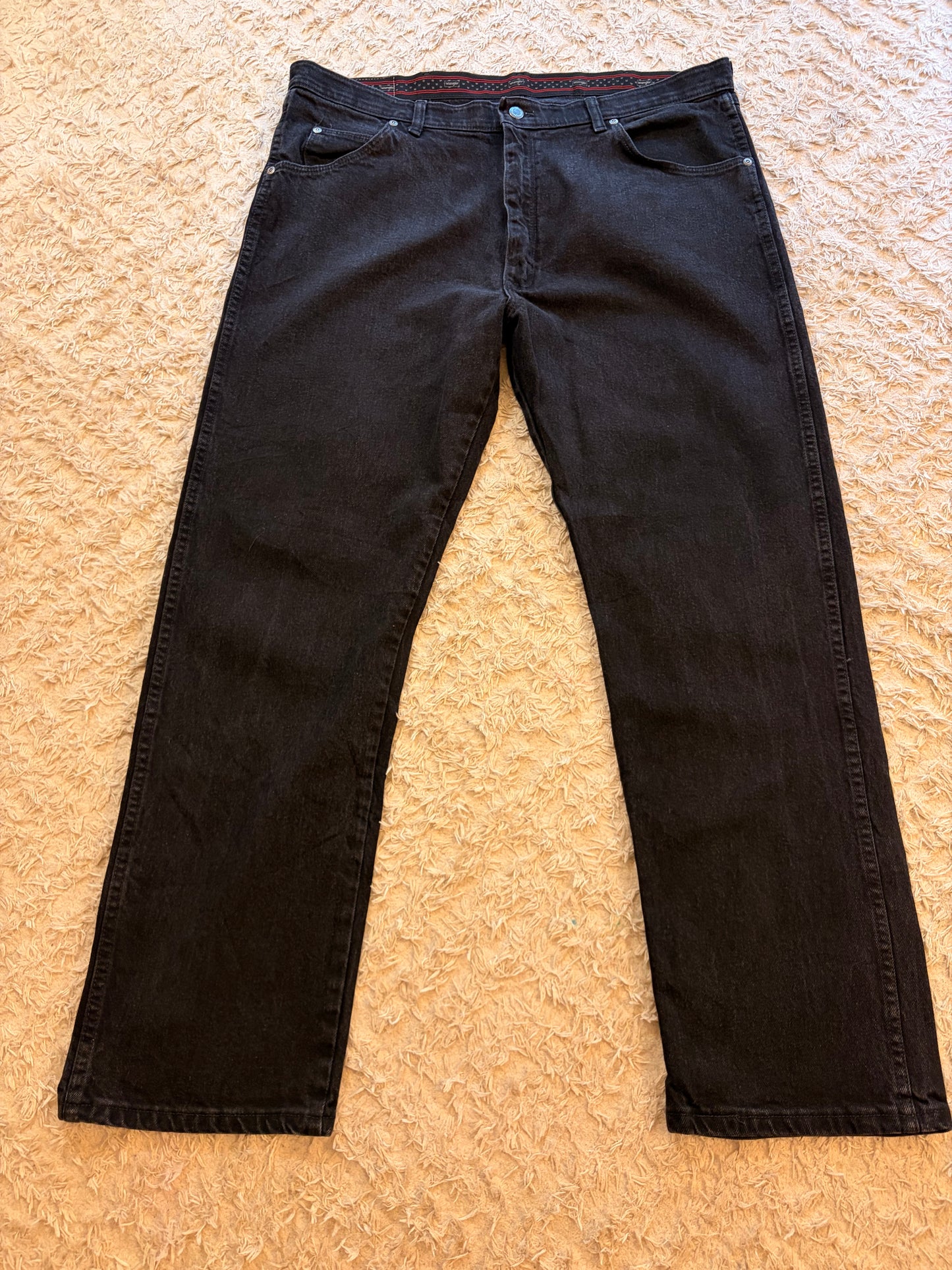 Jean Wrangler Hero Authentic Straight Comfort Flex Noir Délavé Anthracite Faded Black 99% Coton Ceinture Élastiquée Intérieure W40/L30 Made in Mexico – Homme – Taille 50