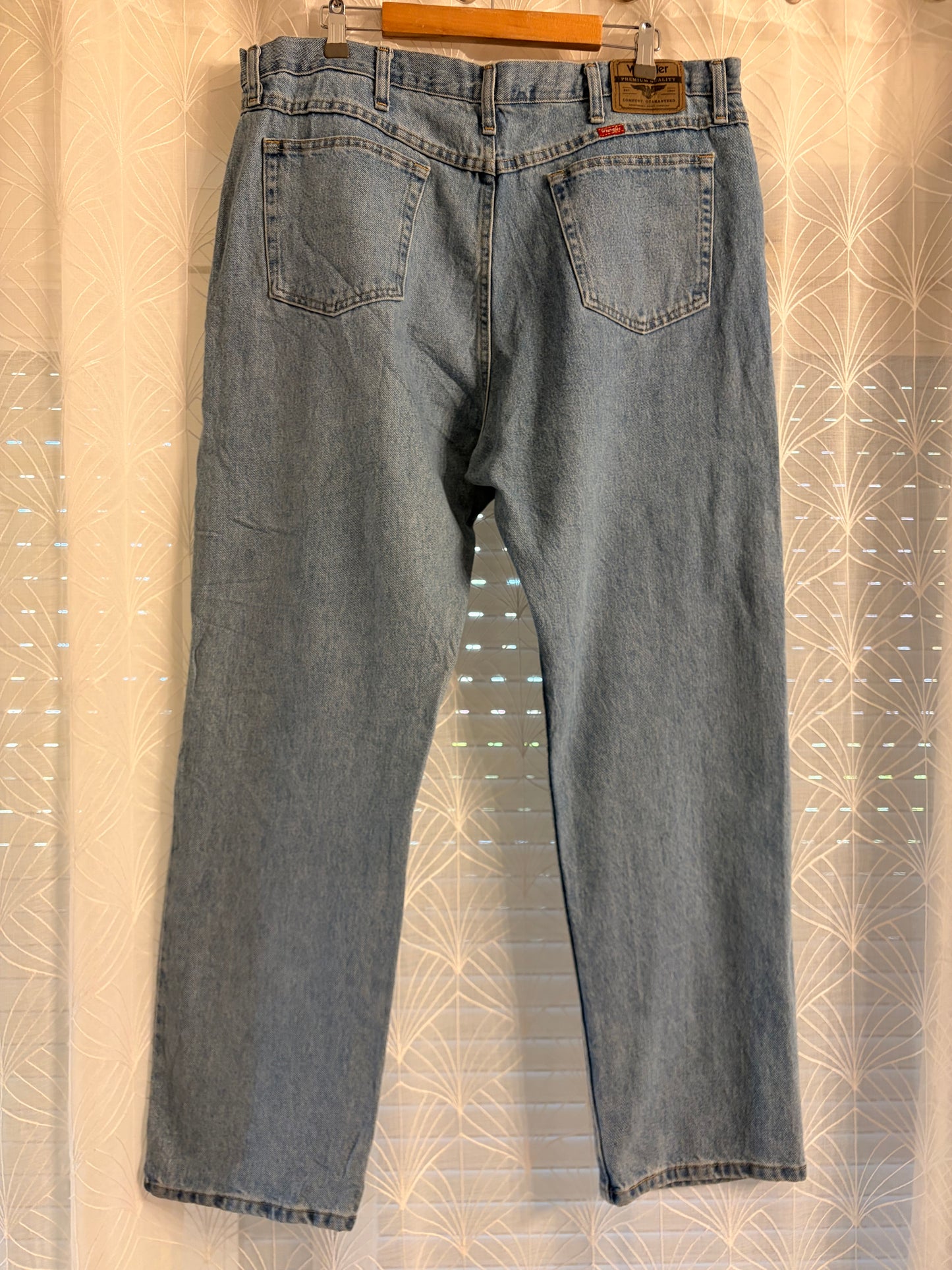 Jean Wrangler Premium Quality Bleu Clair Straight Fit 100% Coton – Taille W40 L32 | Seconde Main