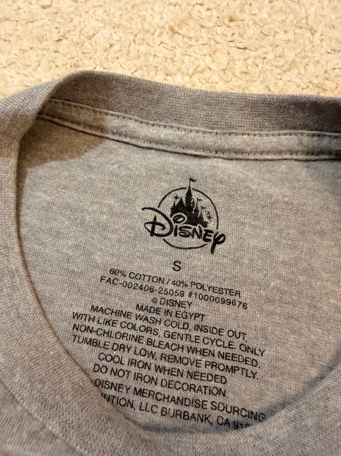 T-shirt Walt Disney World Multi-Logos Attractions Badges Mickey Stitch EPCOT Gris Chiné – Mixte – Taille L