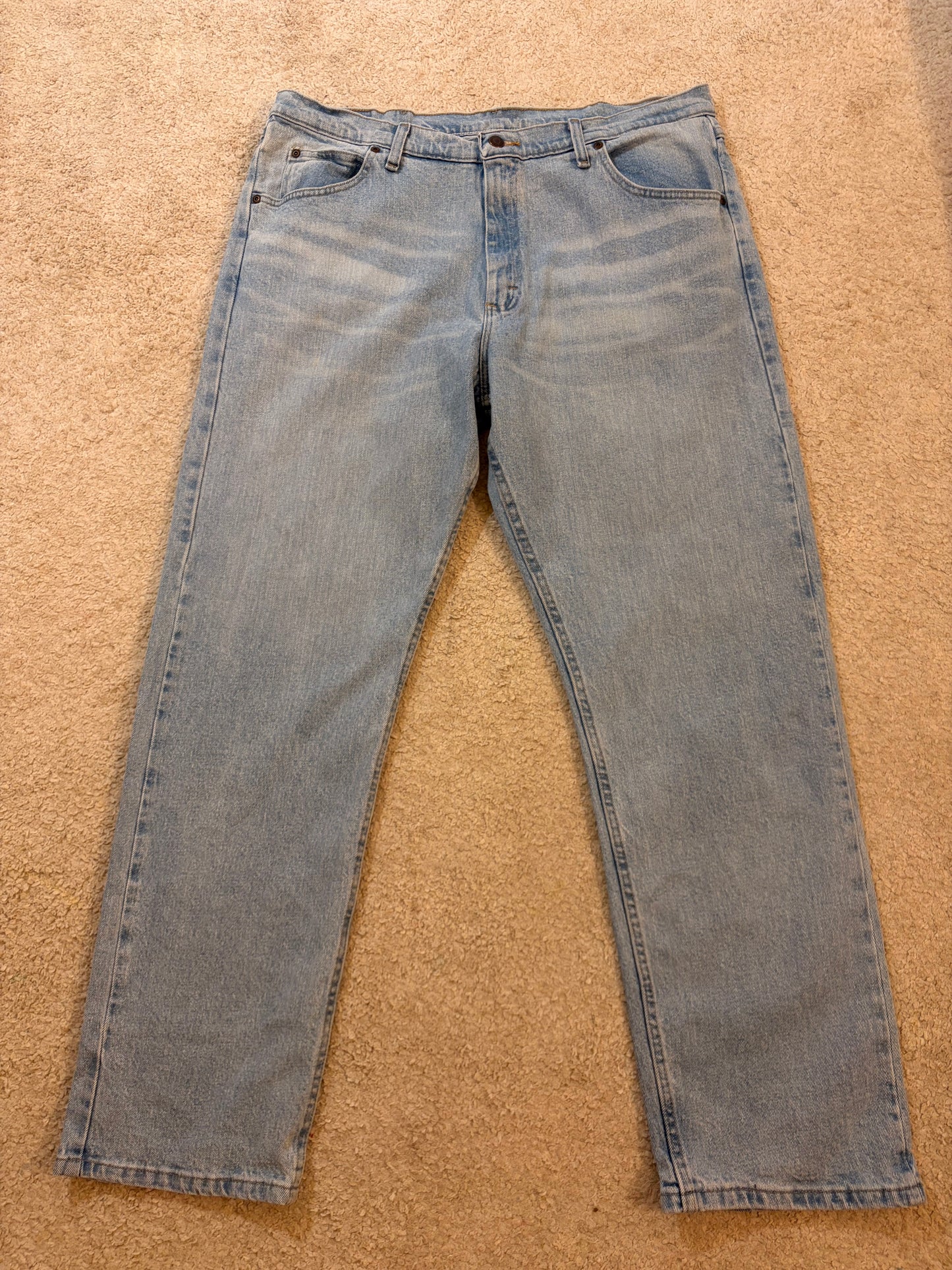 Jean Wrangler Premium Quality Bleu Clair Stretch Straight Fit – Taille W38 L32 | Seconde Main
