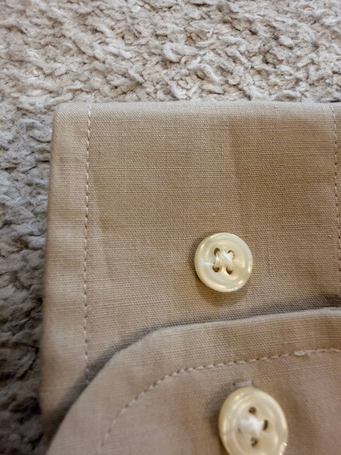 Chemise Pierre Cardin Beige Manches Longues – Neuve avec Étiquette – Taille L (16½)