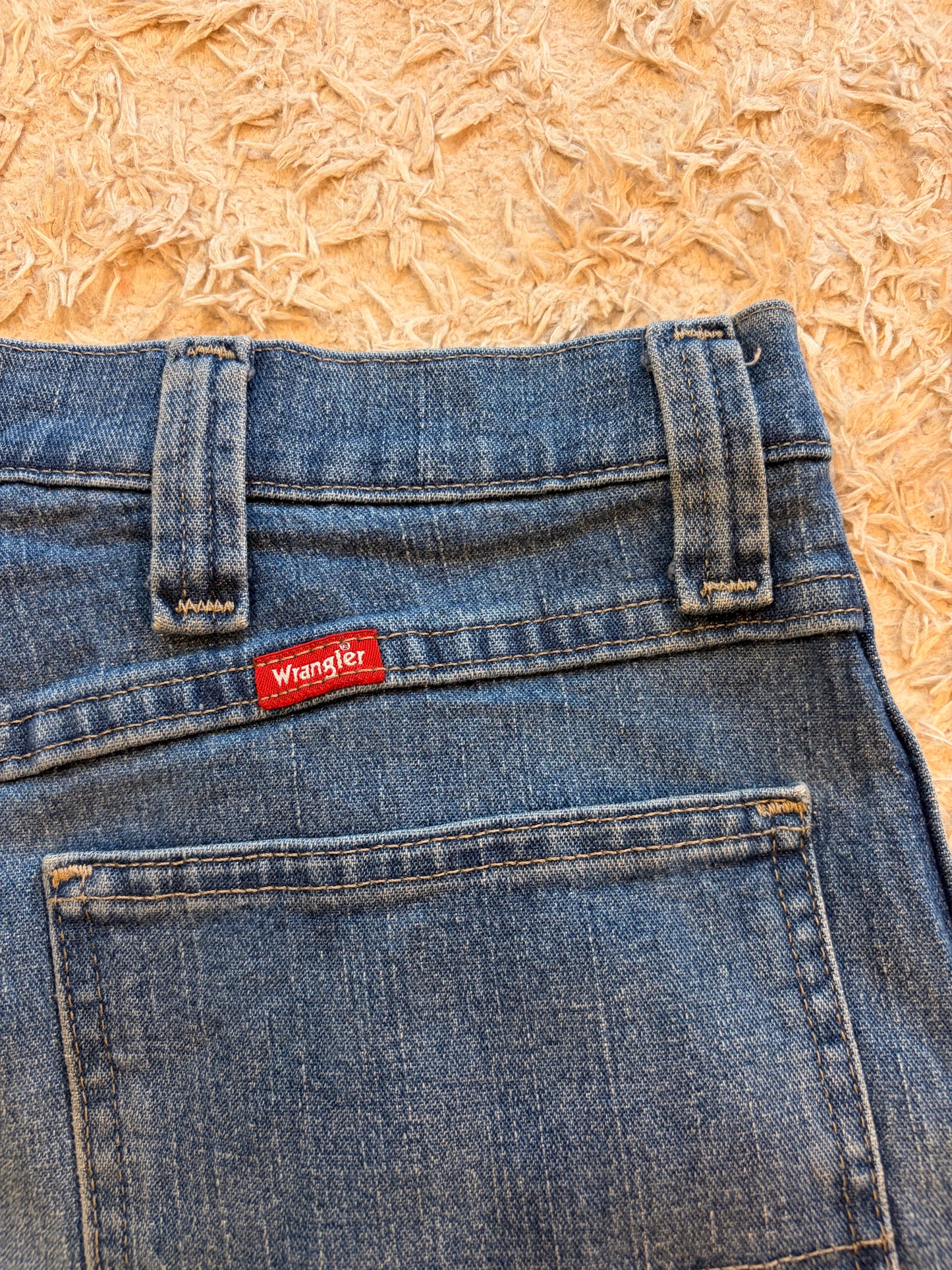 Jean Carpenter Wrangler Bleu Délavé Mid-Blue Boucle Marteau Poches Outils Triples Surpiqûres W34/L32 – Homme