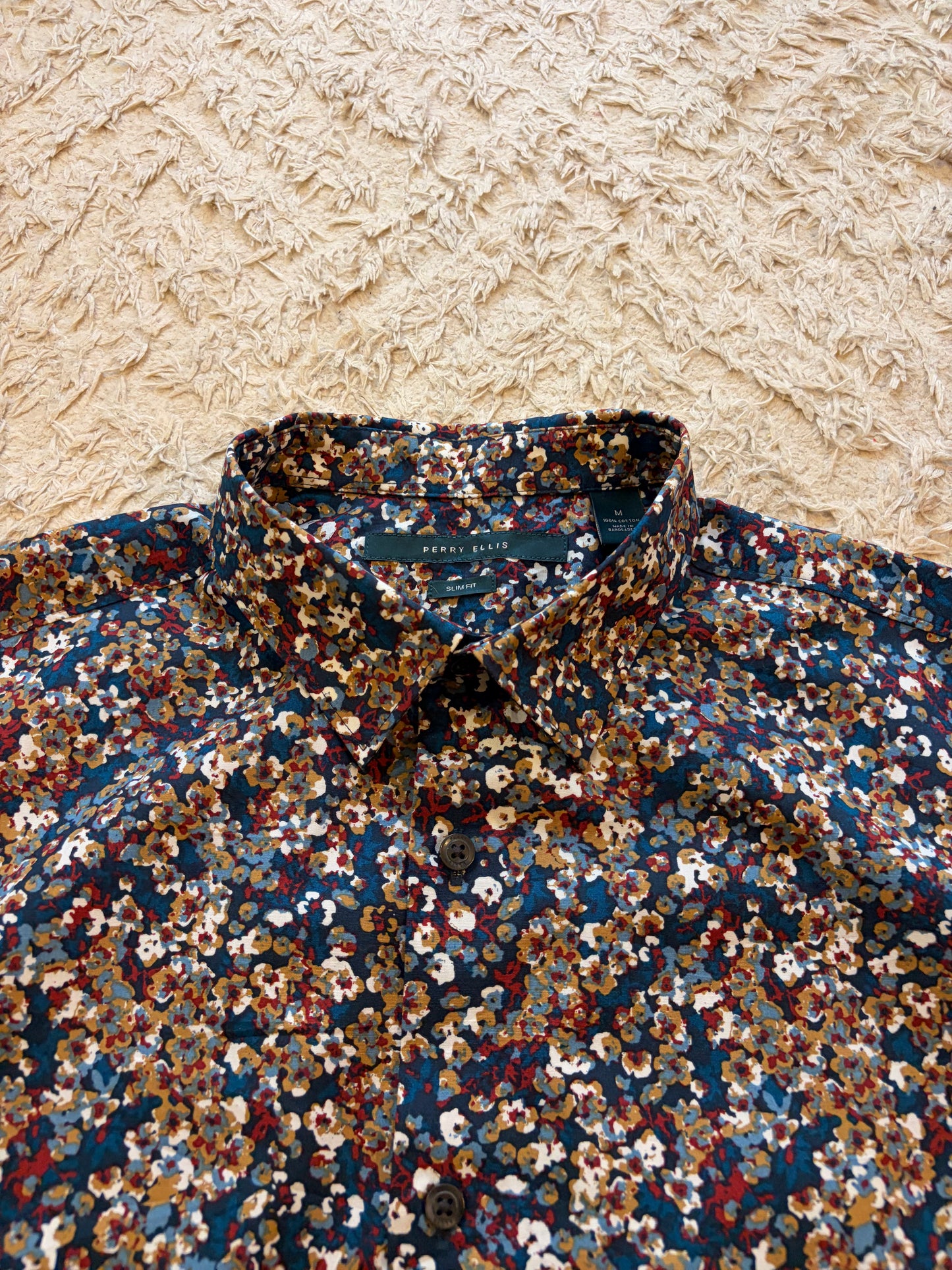 Chemise Perry Ellis Slim Fit Florale Multicolore Fond Bleu Marine Motifs Jaune/Bordeaux 100% Coton – Homme – Taille M