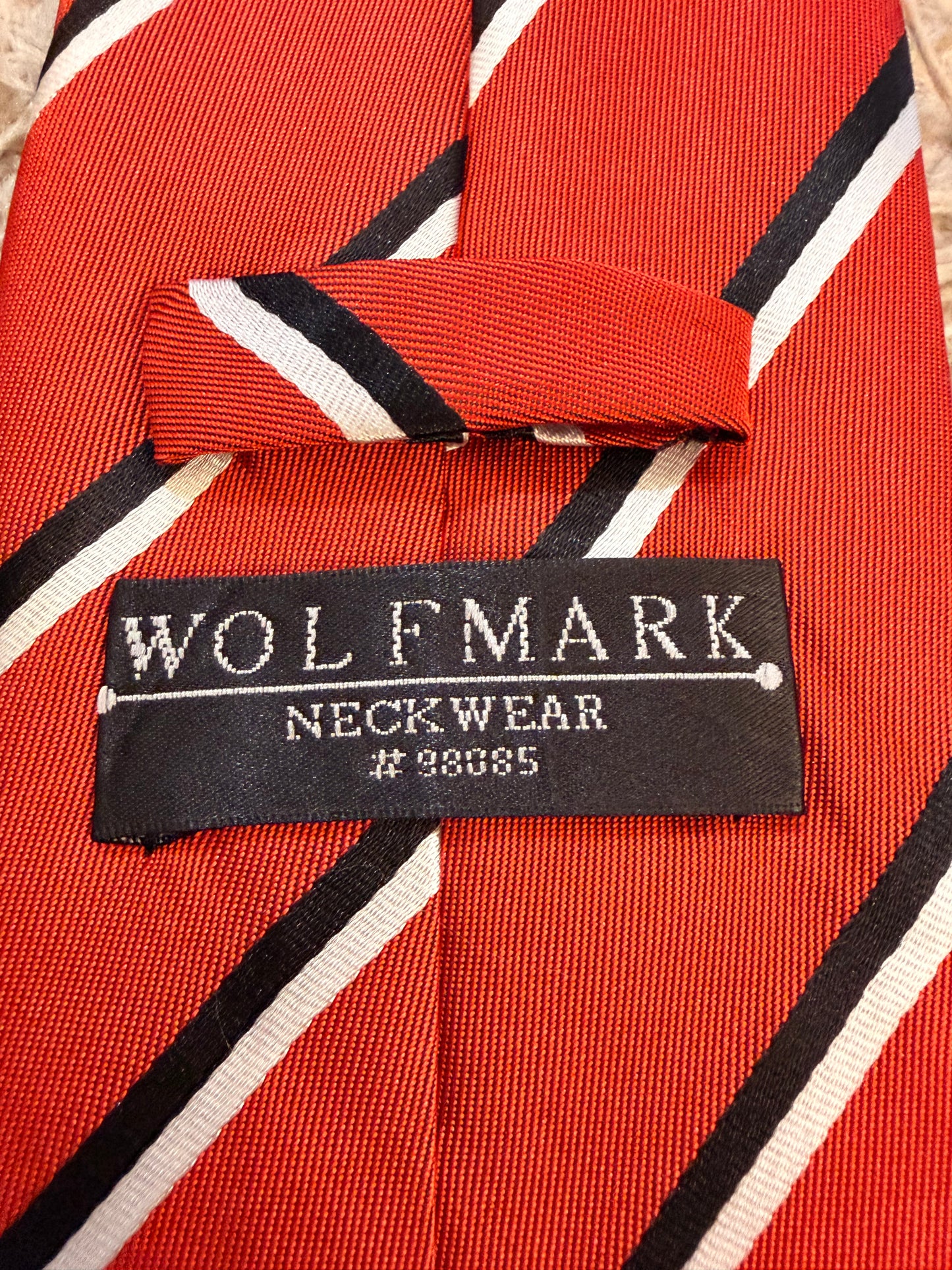Cravate Wolfmark Neckwear Rouge Vif Rayures Diagonales Noir/Blanc 100% Polyester Style Regimental – Homme