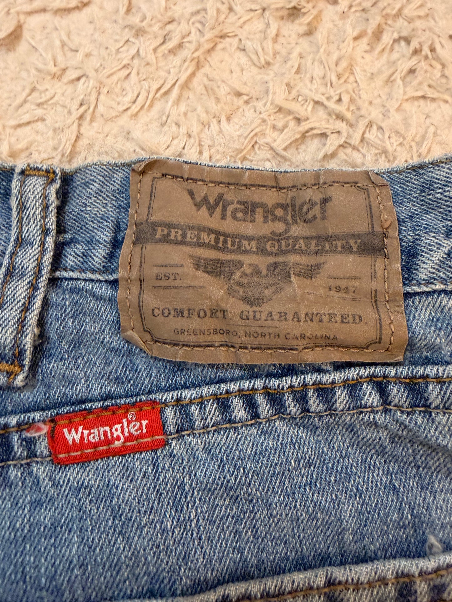 Jean Wrangler Premium Quality Relaxed Fit Bleu Clair Délavé 100% Coton W40/L30 (FR 48-50) – Homme Grande Taille – Très Bon état