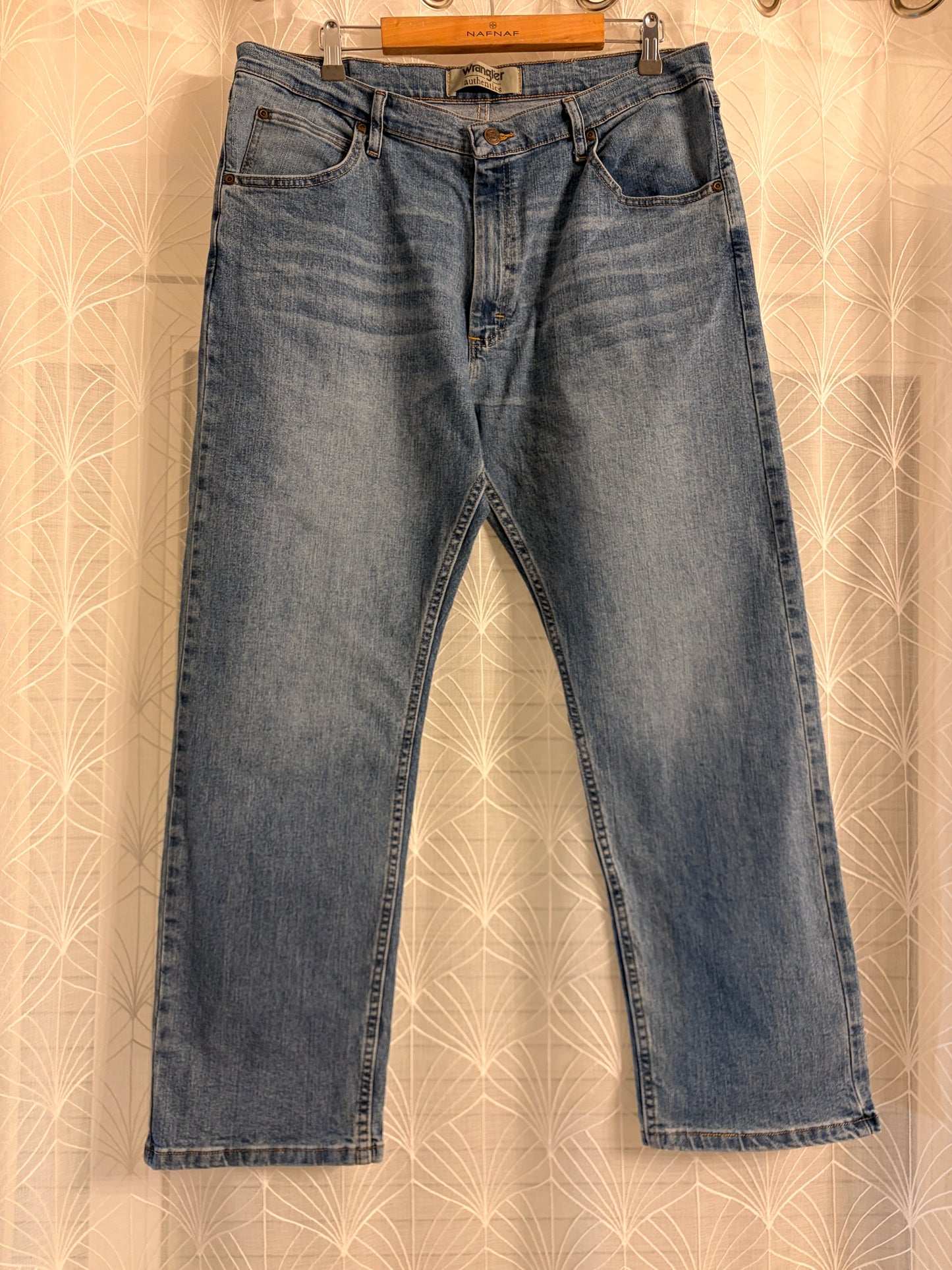 Jean Wrangler Authentics Regular Fit Bleu Moyen Délavé Coton Polyester Élasthanne W36/L29 (FR 44-46) – Homme – Très Bon état