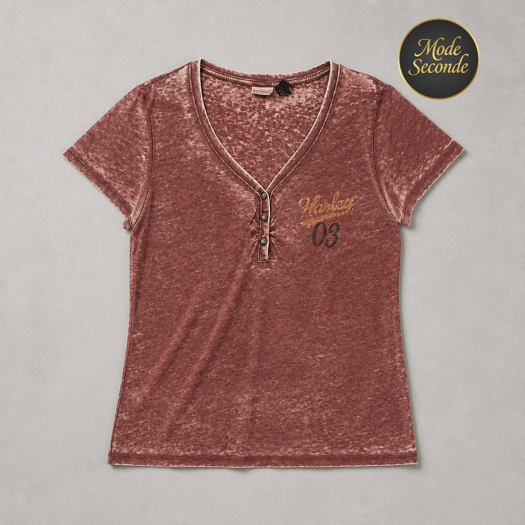 T-shirt Harley-Davidson MotorClothes col tunisien boutonné acid wash pourpre/bordeaux délavé paillettes dorées Freedom of the Road 1903 – Femme – Taille L | Mode Seconde