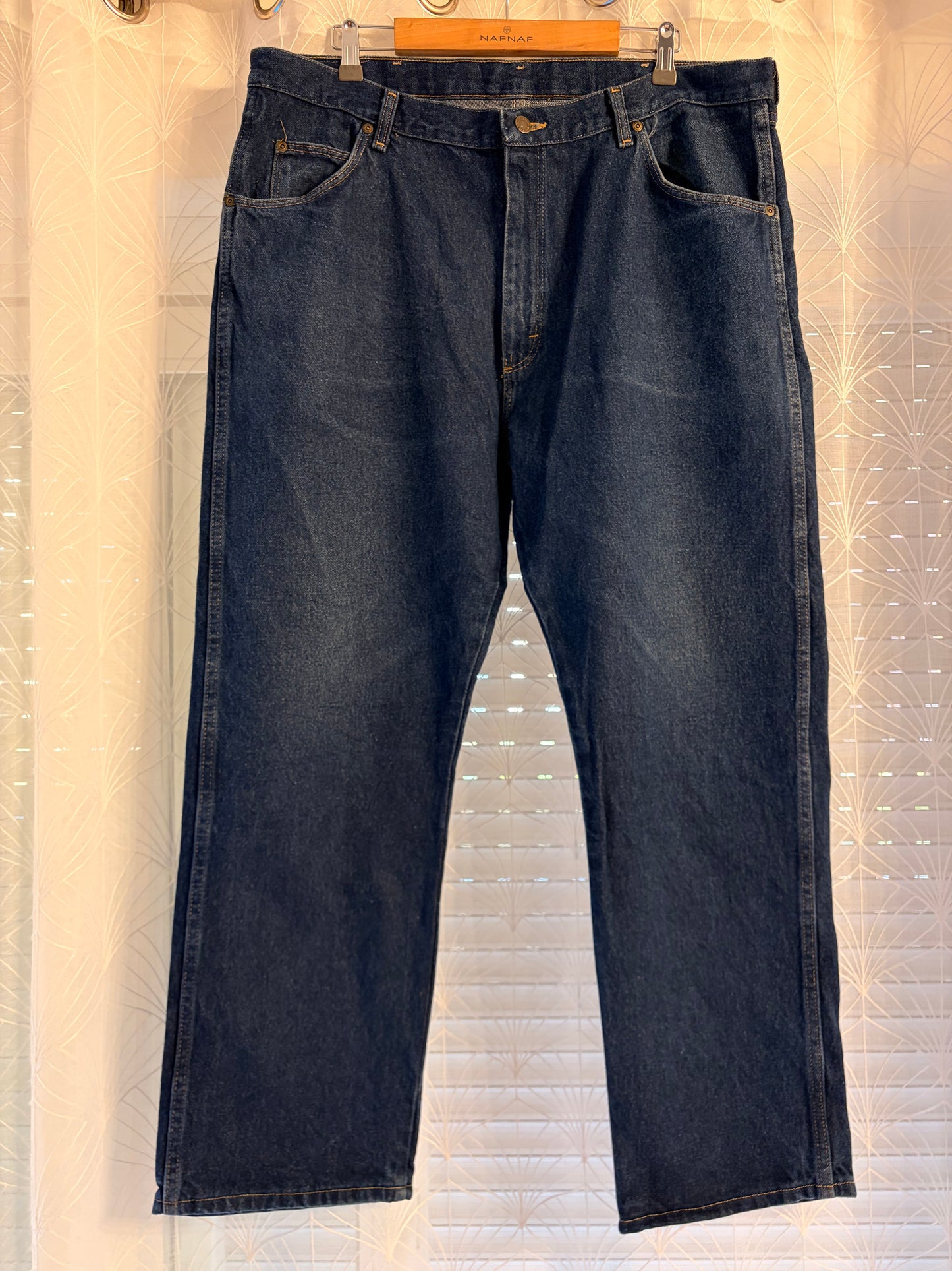 Jean Wrangler Rugged Wear Bleu Foncé Indigo 100% Coton Lourd Bouton Logoté Rivets Cuivre W40/L29 – Homme – Taille 50