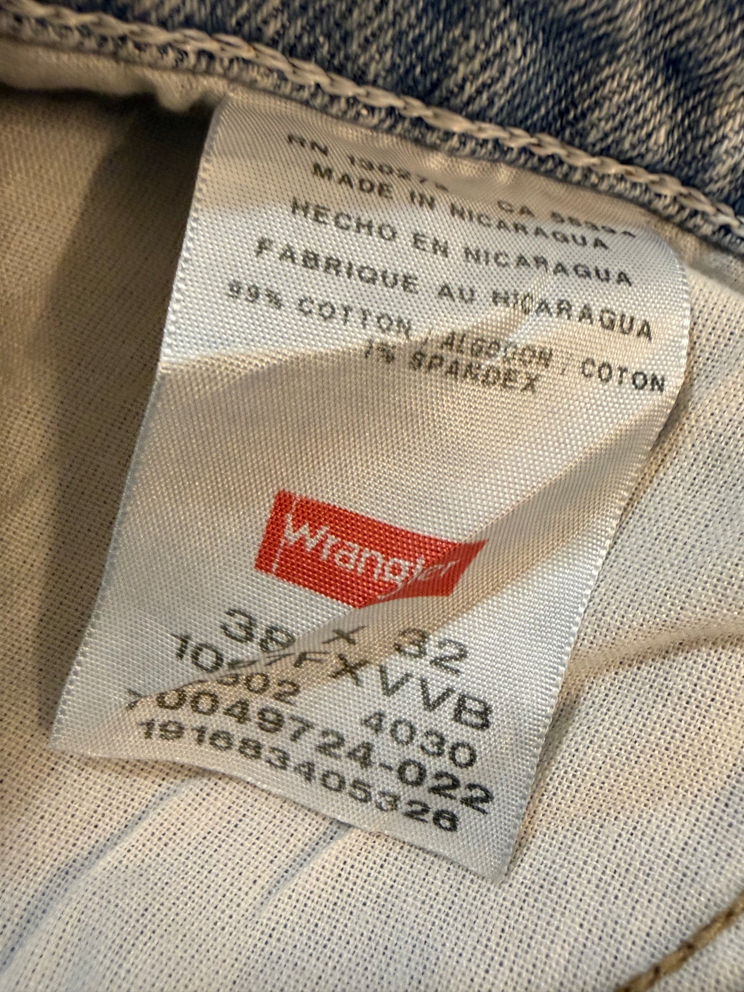 Jean Wrangler Premium Quality Bleu Clair Stretch Straight Fit – Taille W38 L32 | Seconde Main