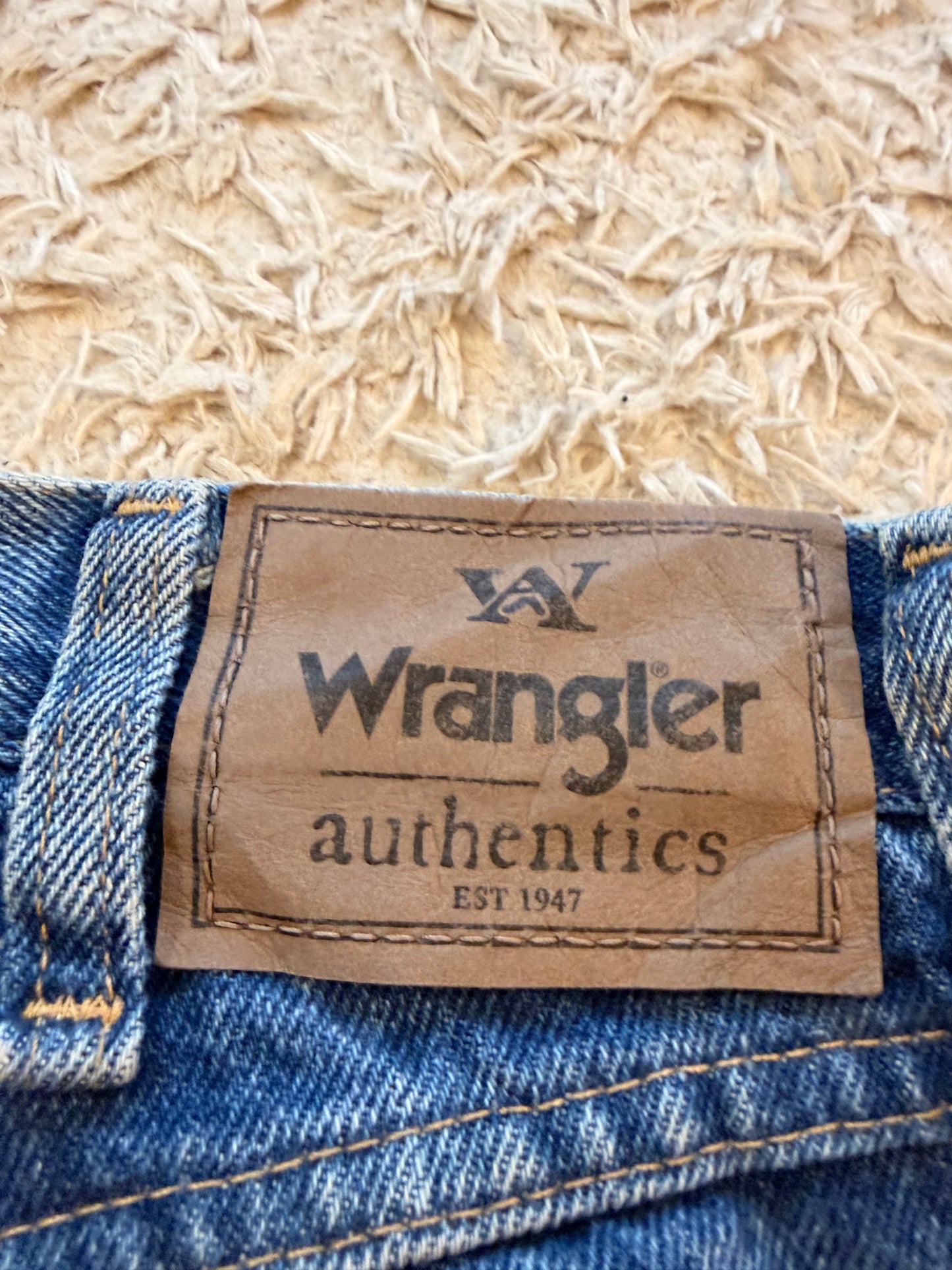 Jean Wrangler Authentics Regular Straight Bleu Moyen Stonewash 100% Coton W34/L30 Patch Arrière – Homme – Taille 44