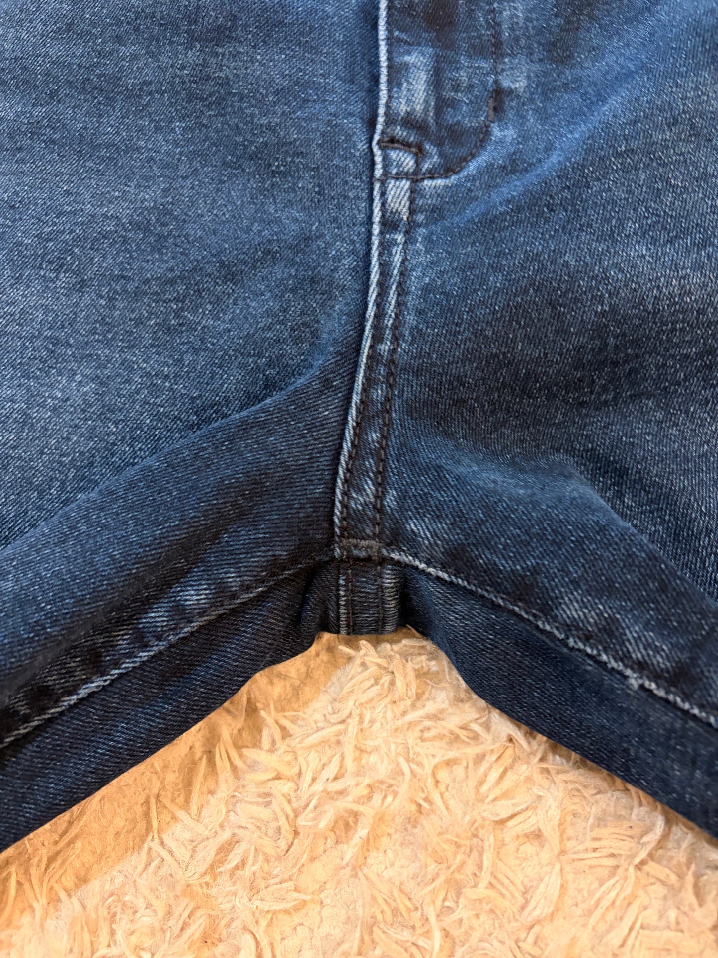 Jean Tommy Jeans Sylvia High Flare Bleu Foncé Brut W25/L32 98% Coton 2% Élasthanne Raw Hem Taille Haute – Femme