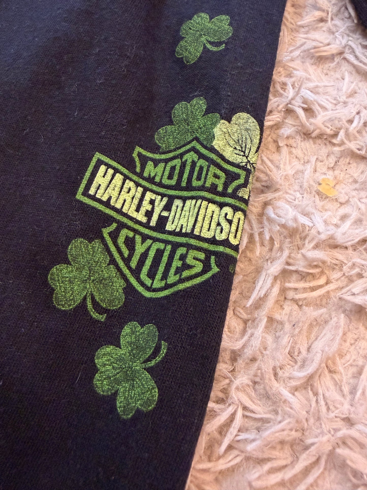 T-shirt Manches Longues Harley-Davidson 2022 Mt. Rainier Seattle Washington Noir Vert Fluo Crâne Trèfles Passes-Pouces 95% Coton Stretch – Femme – Taille M