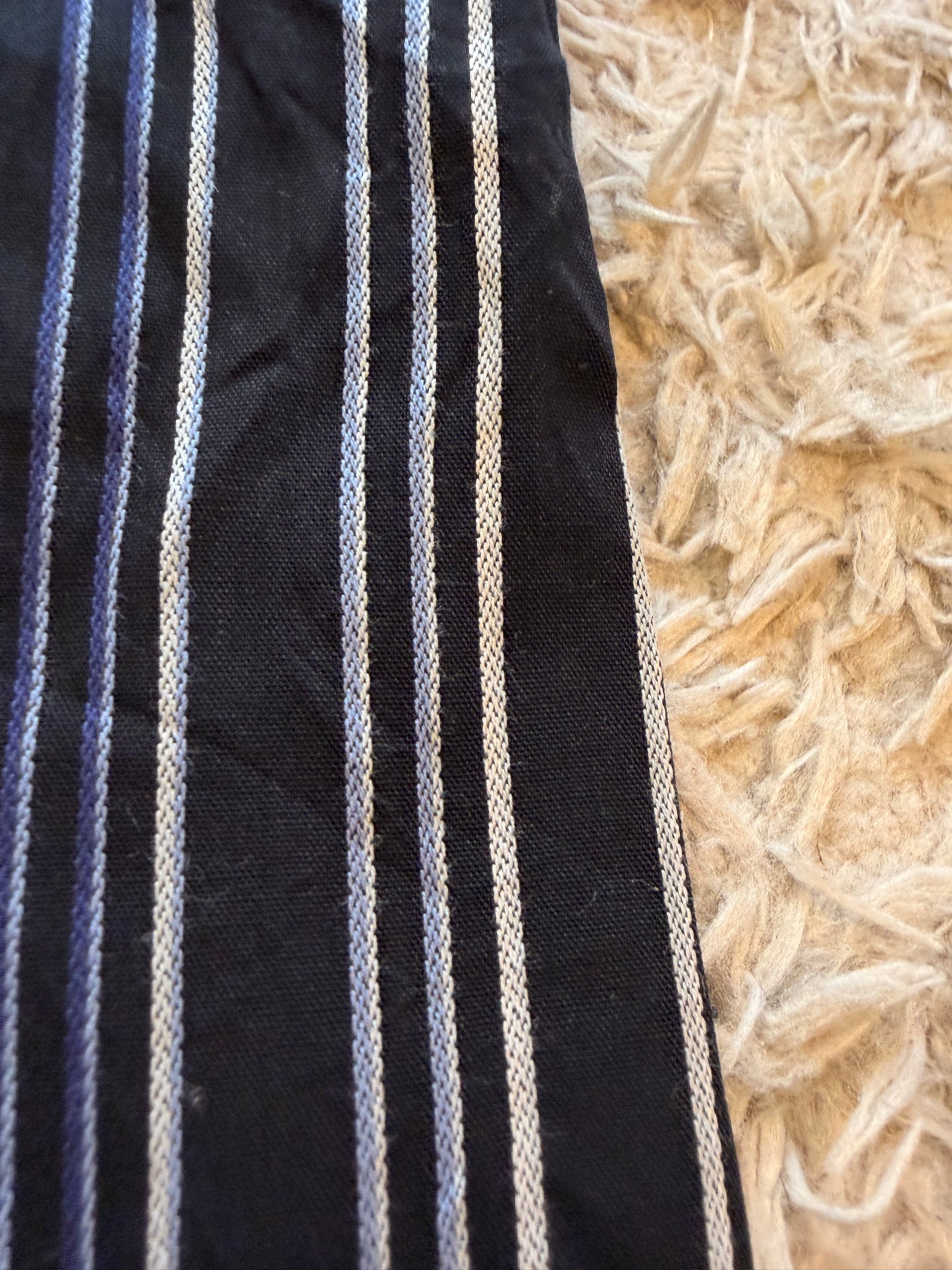 Chemise Perry Ellis Rayures Verticales Fines Noir/Bleu/Violet/Blanc 100% Coton Boutonnière Cachée – Homme – Taille S