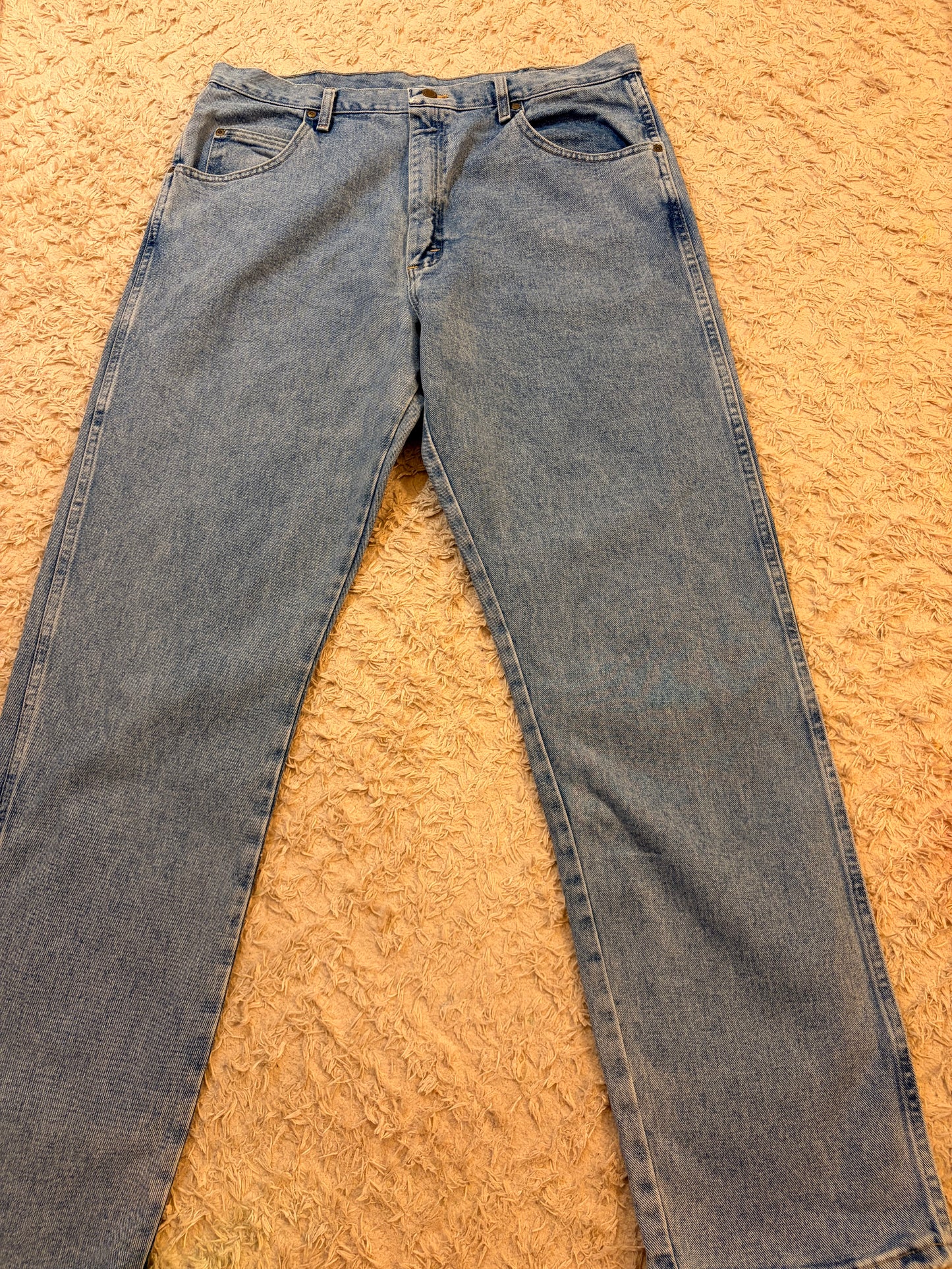 Jean Wrangler Rugged Wear Bleu Clair Délavé 100% Coton Regular Fit W40/L34 (FR 48-50 Grande Taille Longue) – Homme – Très Bon état