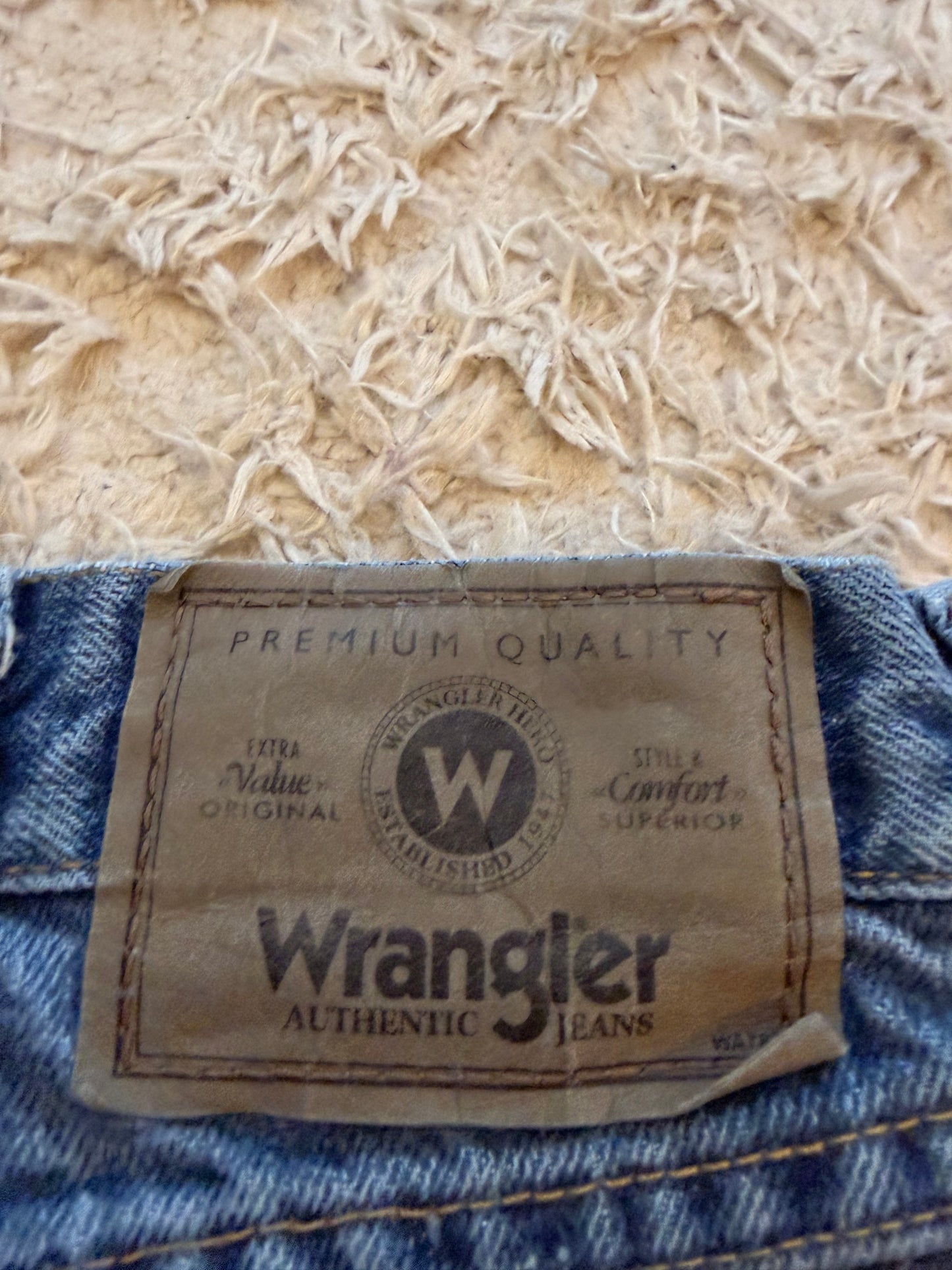 Jean Wrangler Authentic Relaxed Fit Bleu Moyen Délavé 100% Coton W38/L30 – Homme – Taille 48