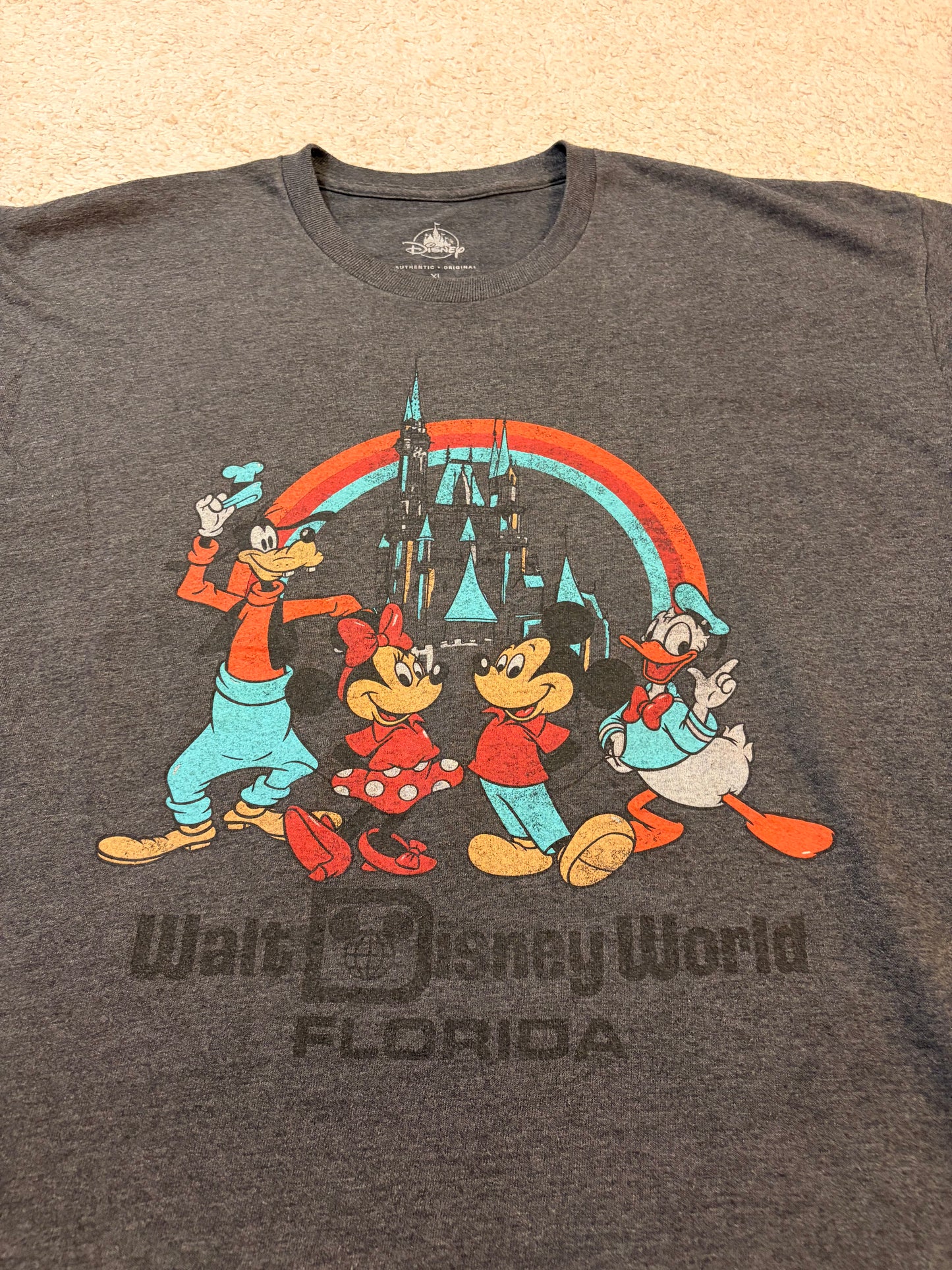 T-shirt Walt Disney World Florida Rétro Mickey & Friends Château Arc-en-Ciel Gris Anthracite – Mixte – Taille XL