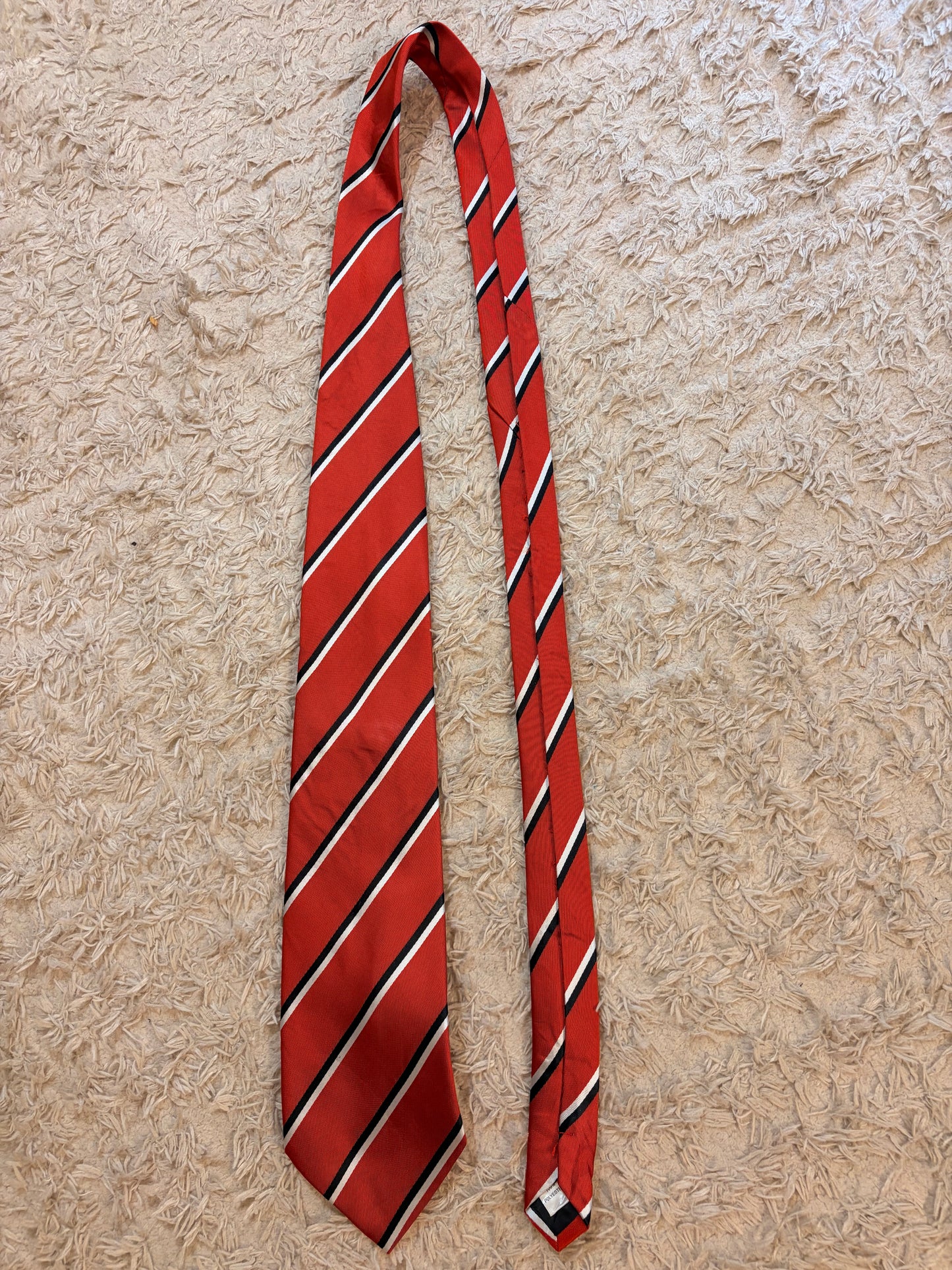 Cravate Wolfmark Neckwear Rouge Vif Rayures Diagonales Noir/Blanc 100% Polyester Style Regimental – Homme