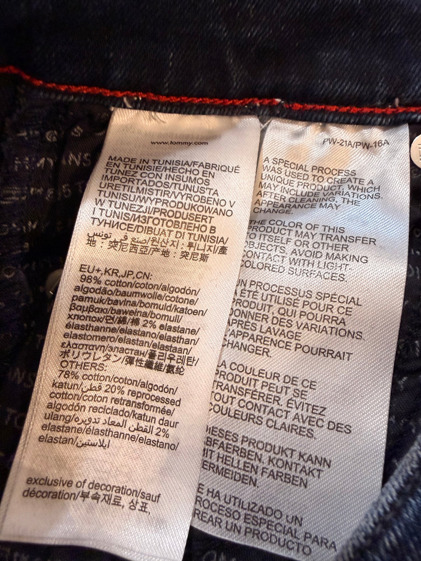 Jean Tommy Jeans Sylvia High Flare Bleu Foncé Brut W25/L32 98% Coton 2% Élasthanne Raw Hem Taille Haute – Femme