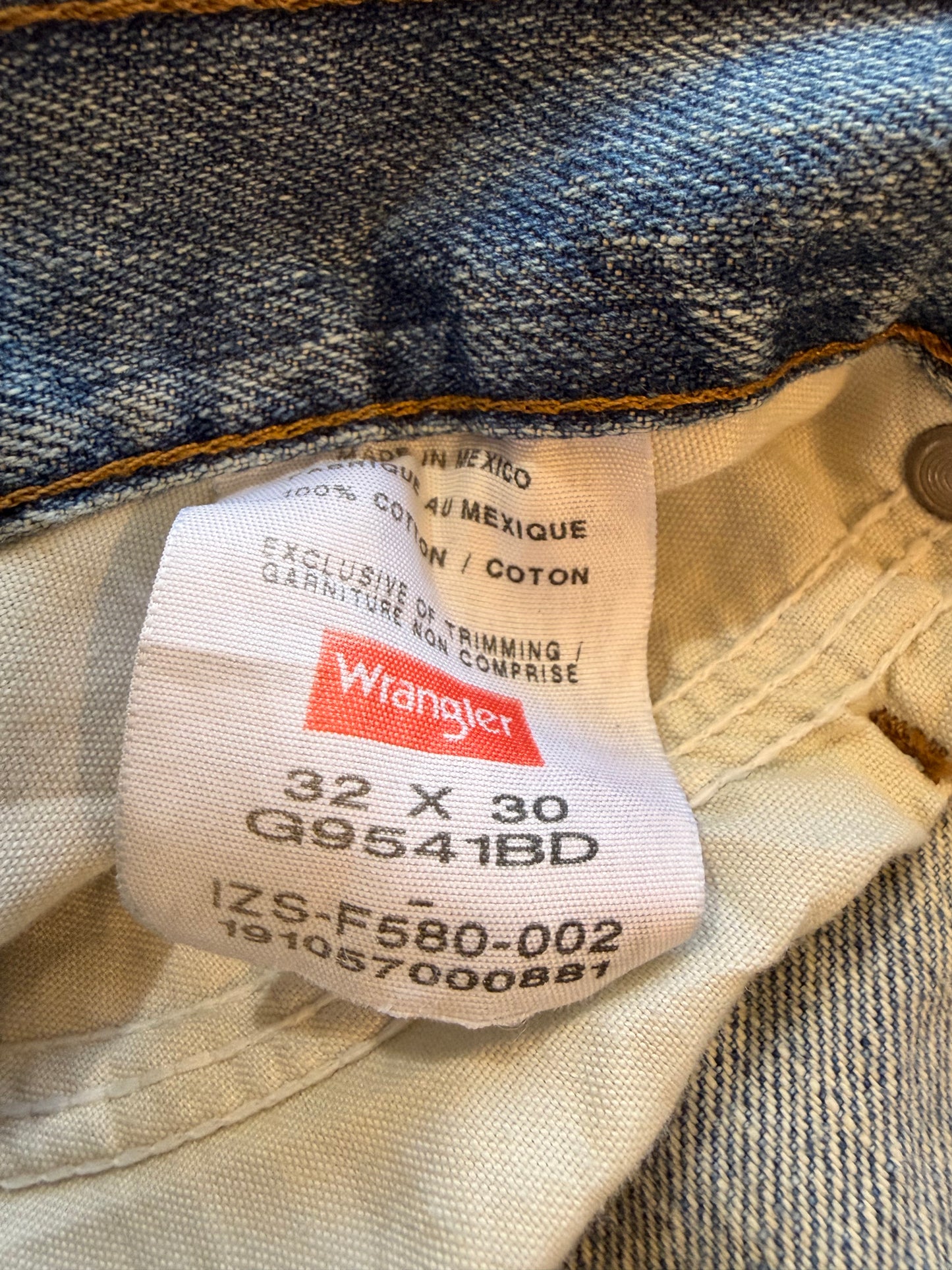 Jean Wrangler Vintage Droit Bleu Clair Délavé Shadow Patch 100% Coton – Homme – Taille W32/L30 (42)