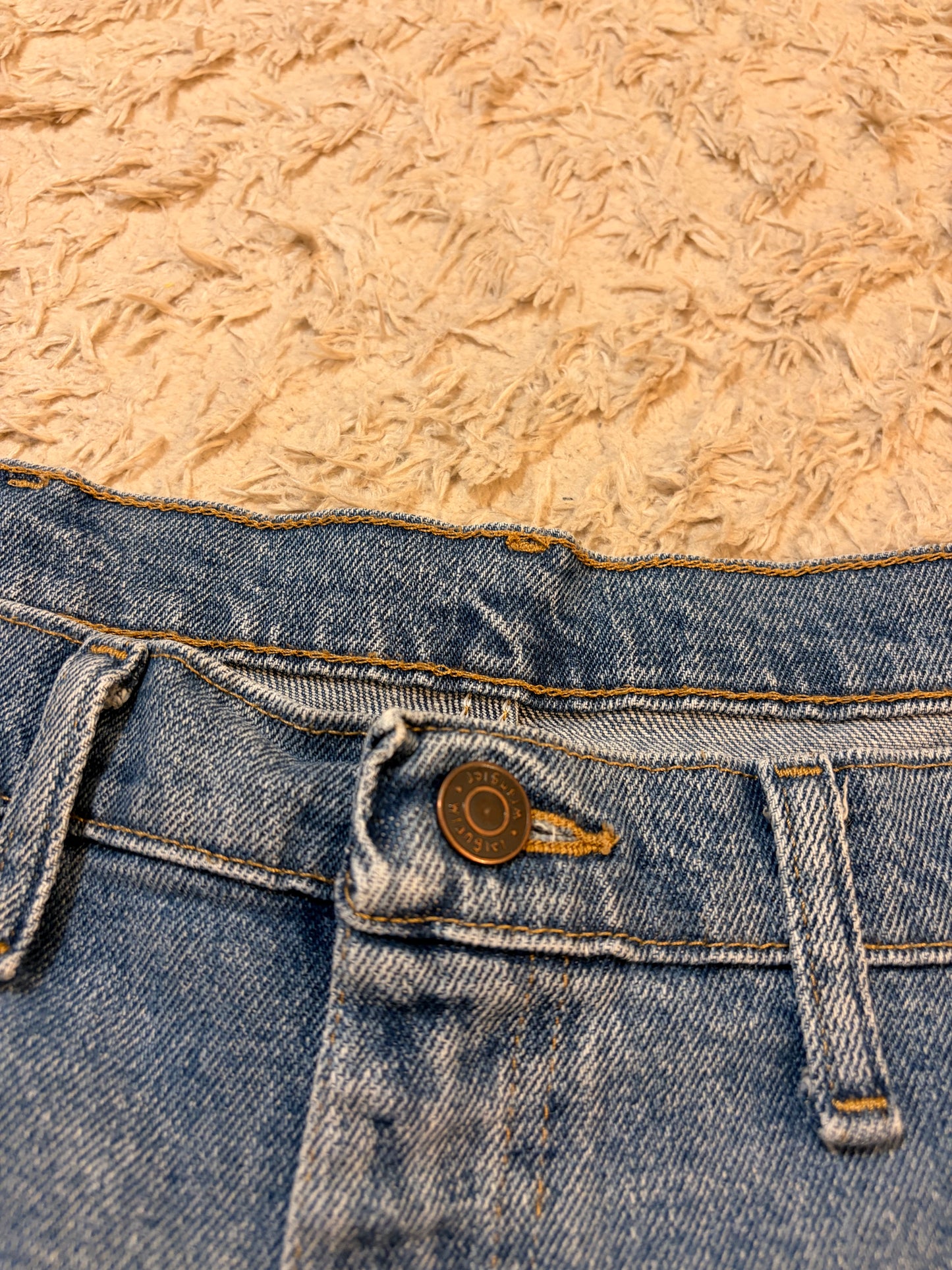 Jean Wrangler Premium Quality Classic Straight Bleu Clair Délavé 99% Coton Spandex W44/L32 (FR 52-54) – Homme Grande Taille – Très Bon état