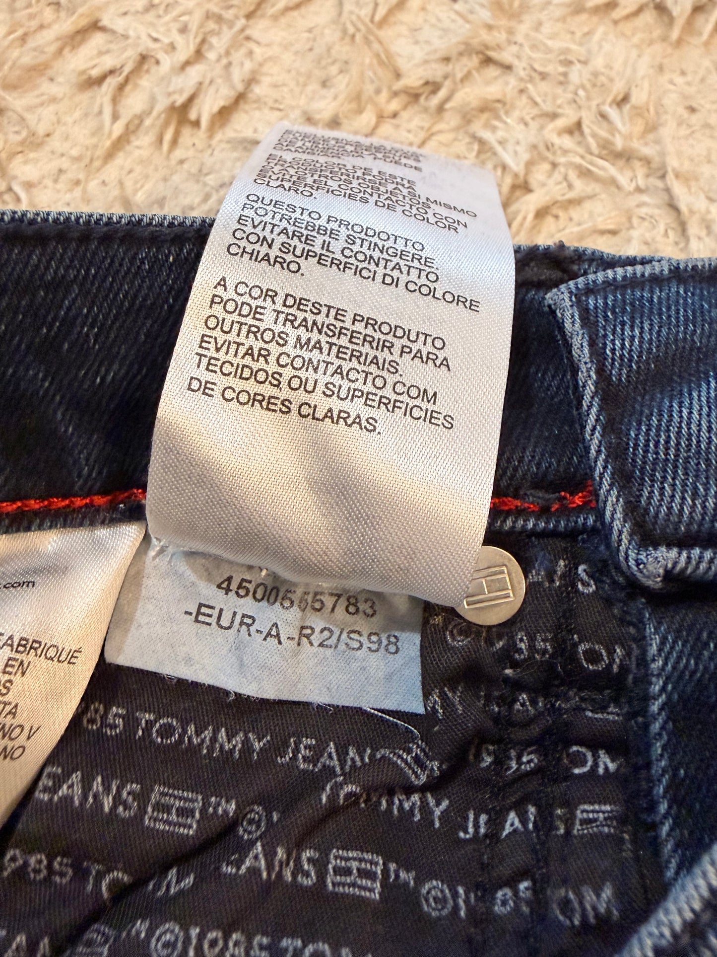 Jean Tommy Jeans Sylvia High Flare Bleu Foncé Brut W25/L32 98% Coton 2% Élasthanne Raw Hem Taille Haute – Femme