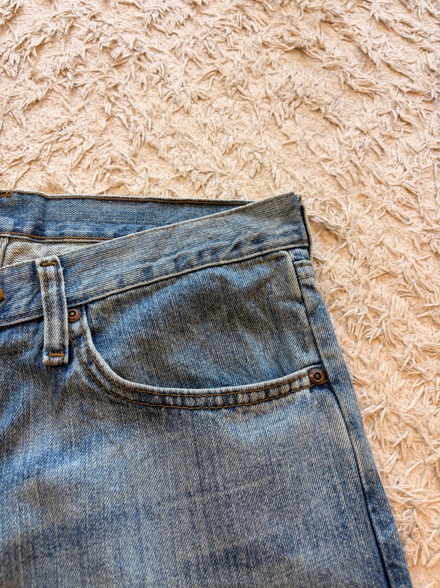 Jean Wrangler Vintage Droit Bleu Clair Délavé Shadow Patch 100% Coton – Homme – Taille W32/L30 (42)