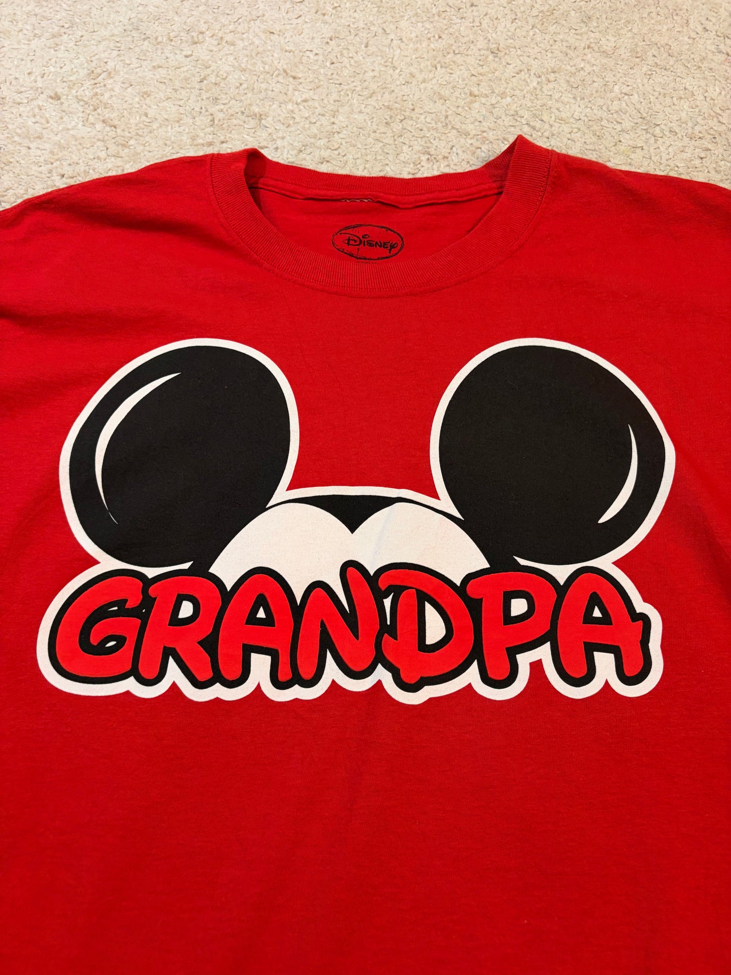T-shirt Disney Mickey Mouse Grandpa Rouge – Neuf avec Étiquette – Homme – Taille XL