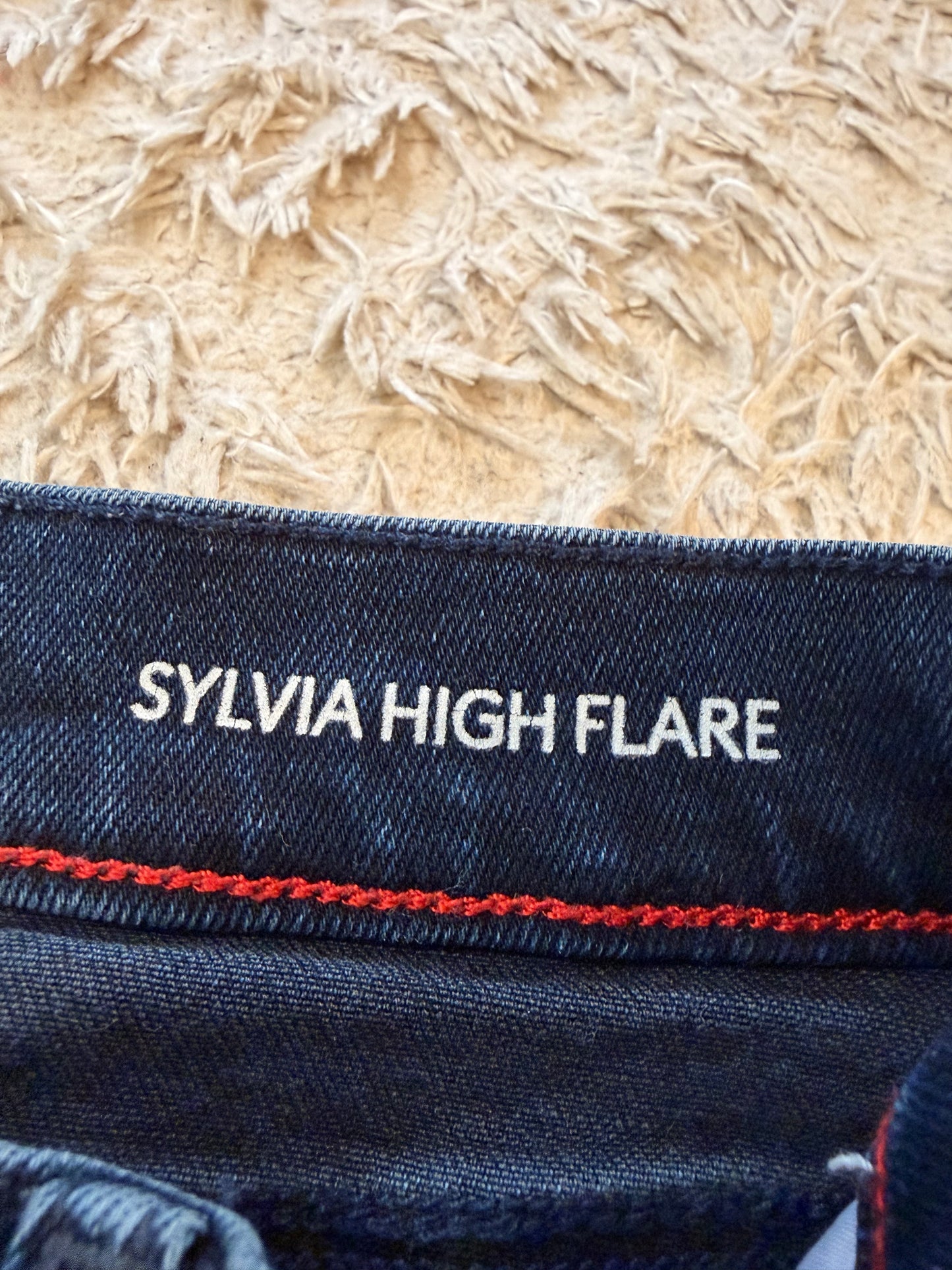 Jean Tommy Jeans Sylvia High Flare Bleu Foncé Brut W25/L32 98% Coton 2% Élasthanne Raw Hem Taille Haute – Femme