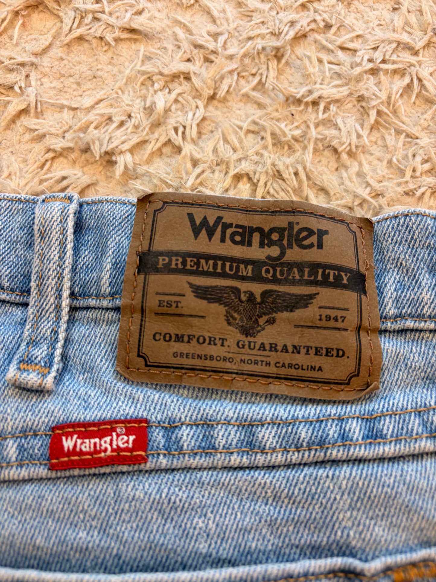 Jean Wrangler Premium Quality Comfort Guaranteed Bleu Clair Délavé Light Wash 99% Coton 1% Élasthanne W36/L30 – Homme – Taille 46