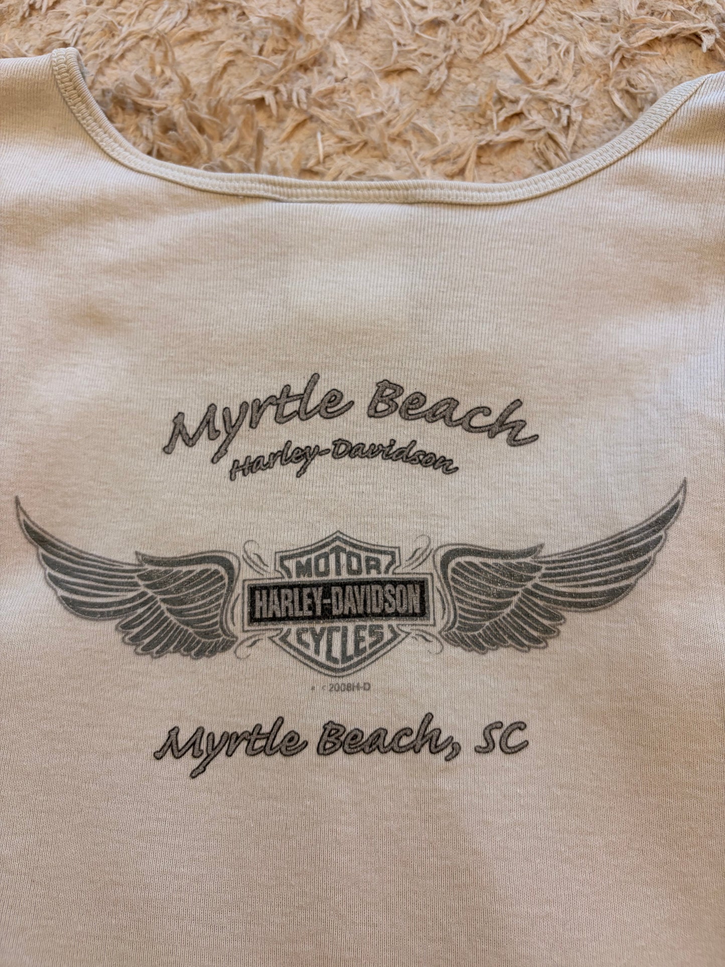Débardeur Harley-Davidson Vintage 2008 Beige Sable Paillettes Argentées/Vertes Dos Ailes Myrtle Beach South Carolina 100% Coton Made in USA – Femme – Taille L