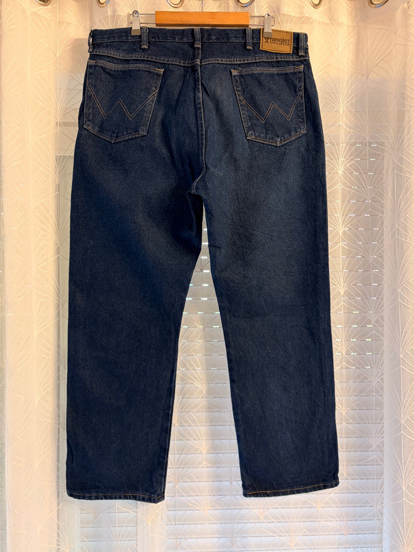 Jean Wrangler Rugged Wear Bleu Foncé Indigo 100% Coton Lourd Bouton Logoté Rivets Cuivre W40/L29 – Homme – Taille 50