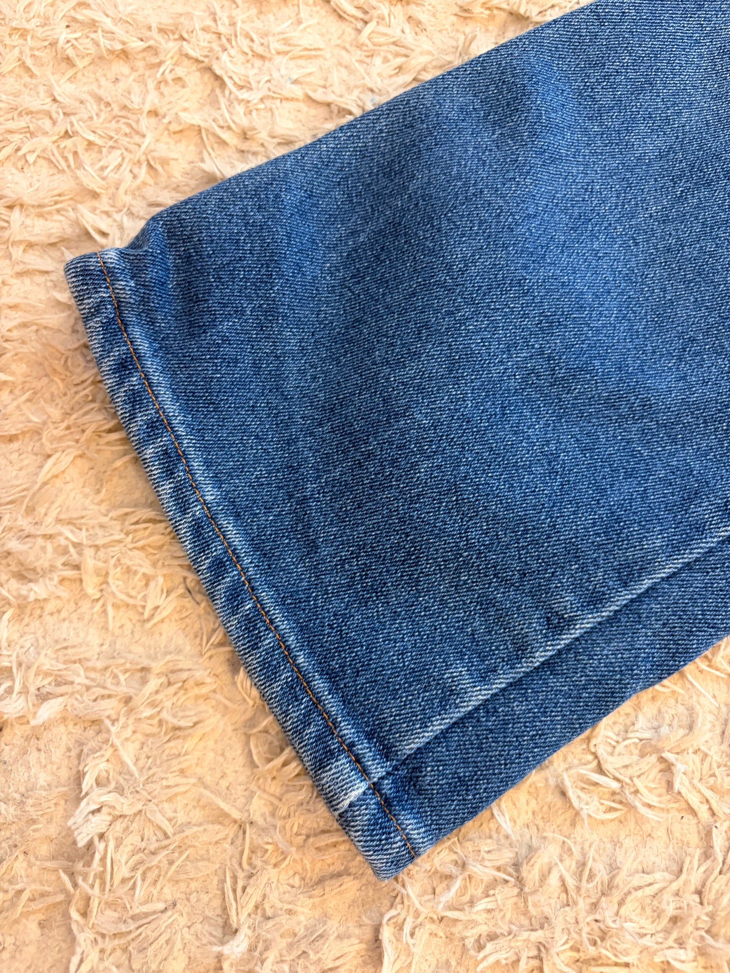 Jean Wrangler Vintage Authentic Straight Bleu Moyen Délavage Naturel 100% Coton Brut Bouton Relief Patch Logo Dos W34/L32 – Homme