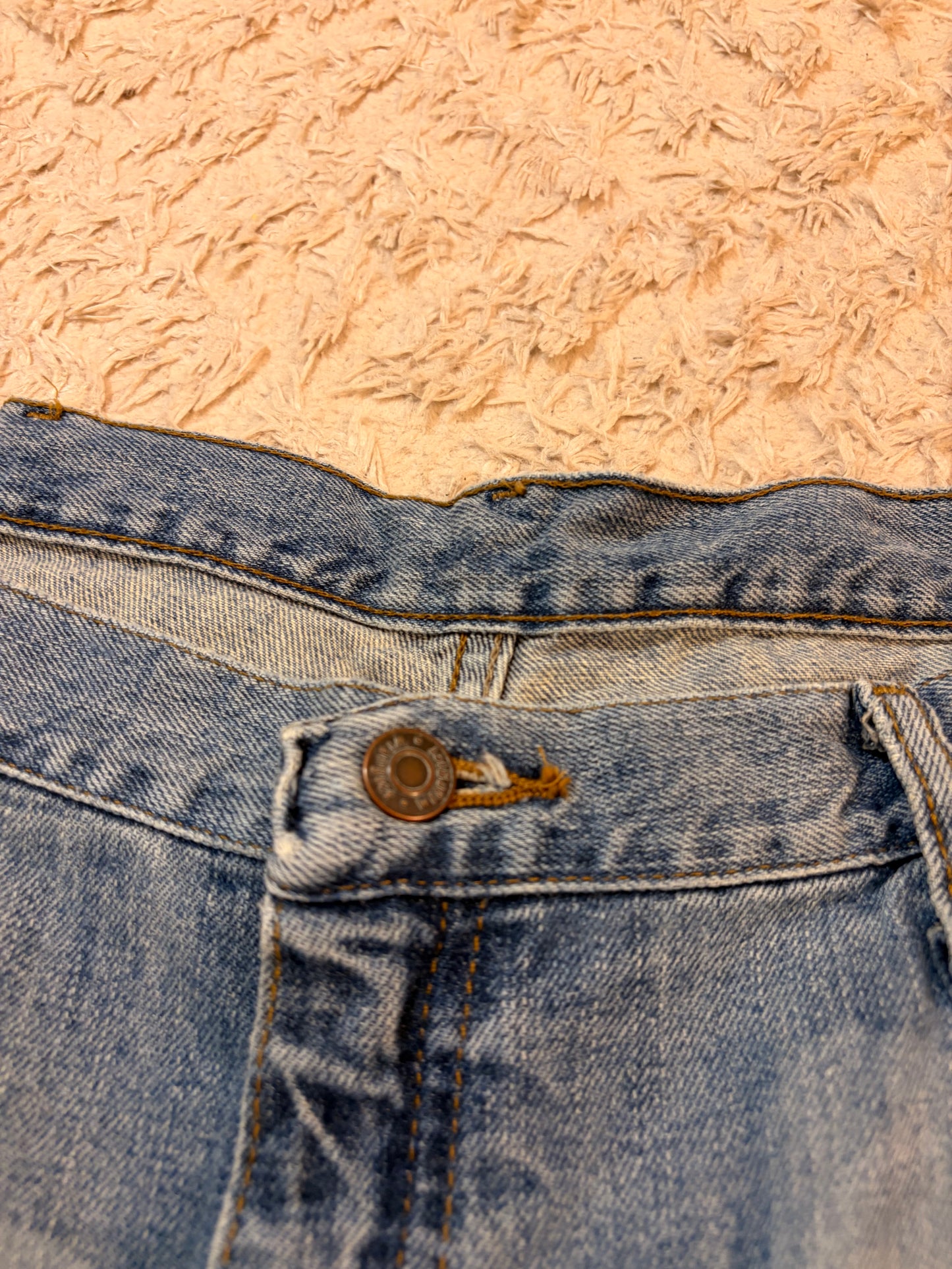 Jean Wrangler Premium Quality Relaxed Fit Bleu Clair Délavé 100% Coton W40/L30 (FR 48-50) – Homme Grande Taille – Très Bon état