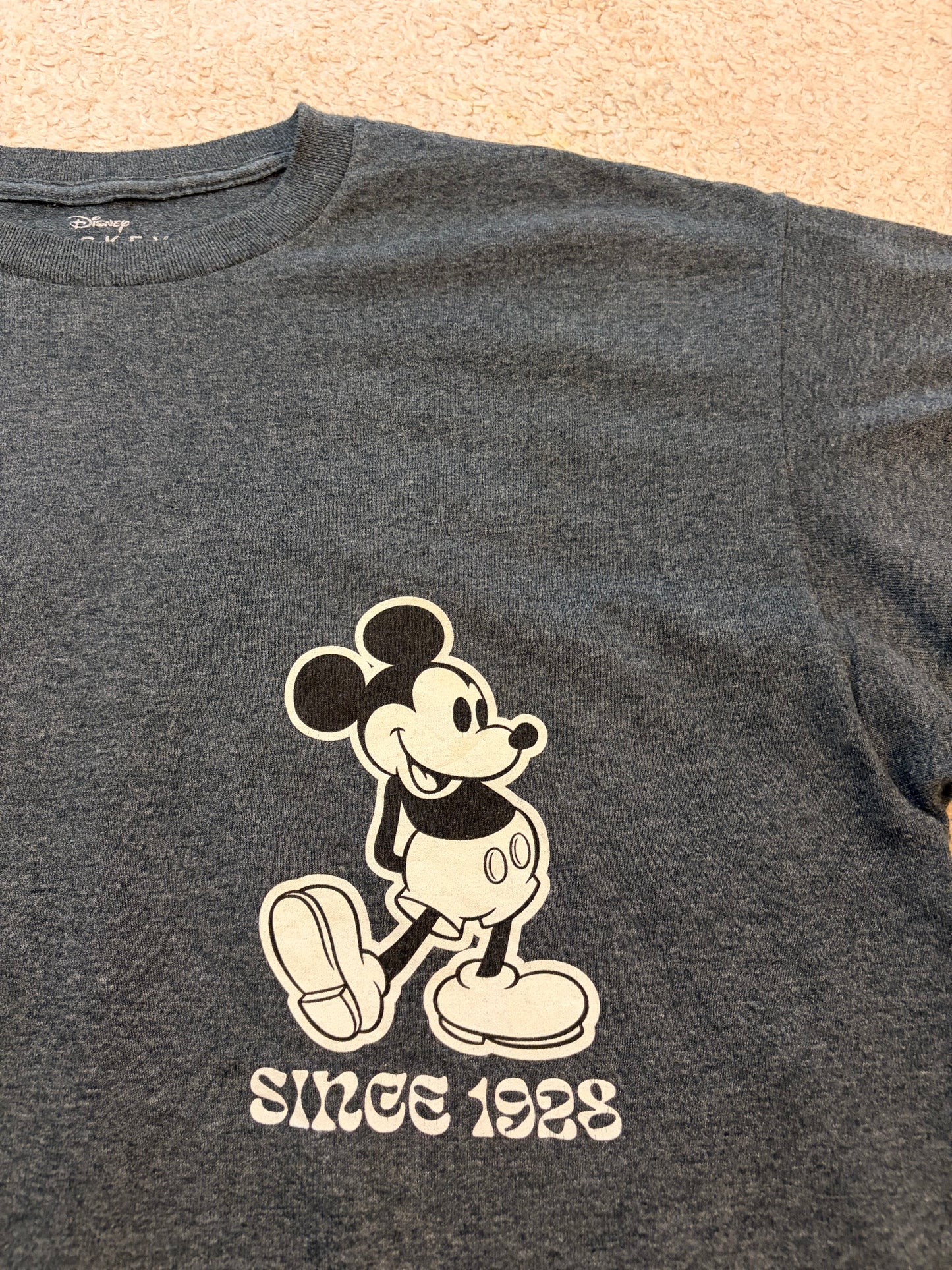 T-shirt Disney Mickey Mouse Since 1928 "A True Original" Gris Anthracite – Taille L | Seconde Main