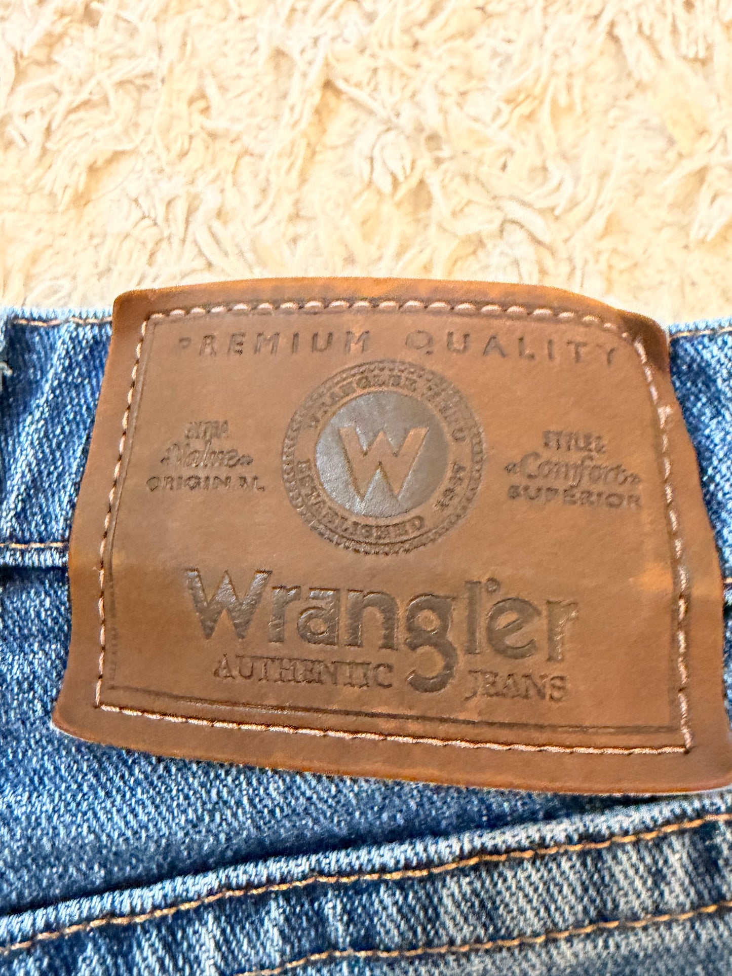 Jean Wrangler Authentics Regular Fit Bleu Stonewash W38/L29 99% Coton 1% Élasthanne Denim Stretch – Homme
