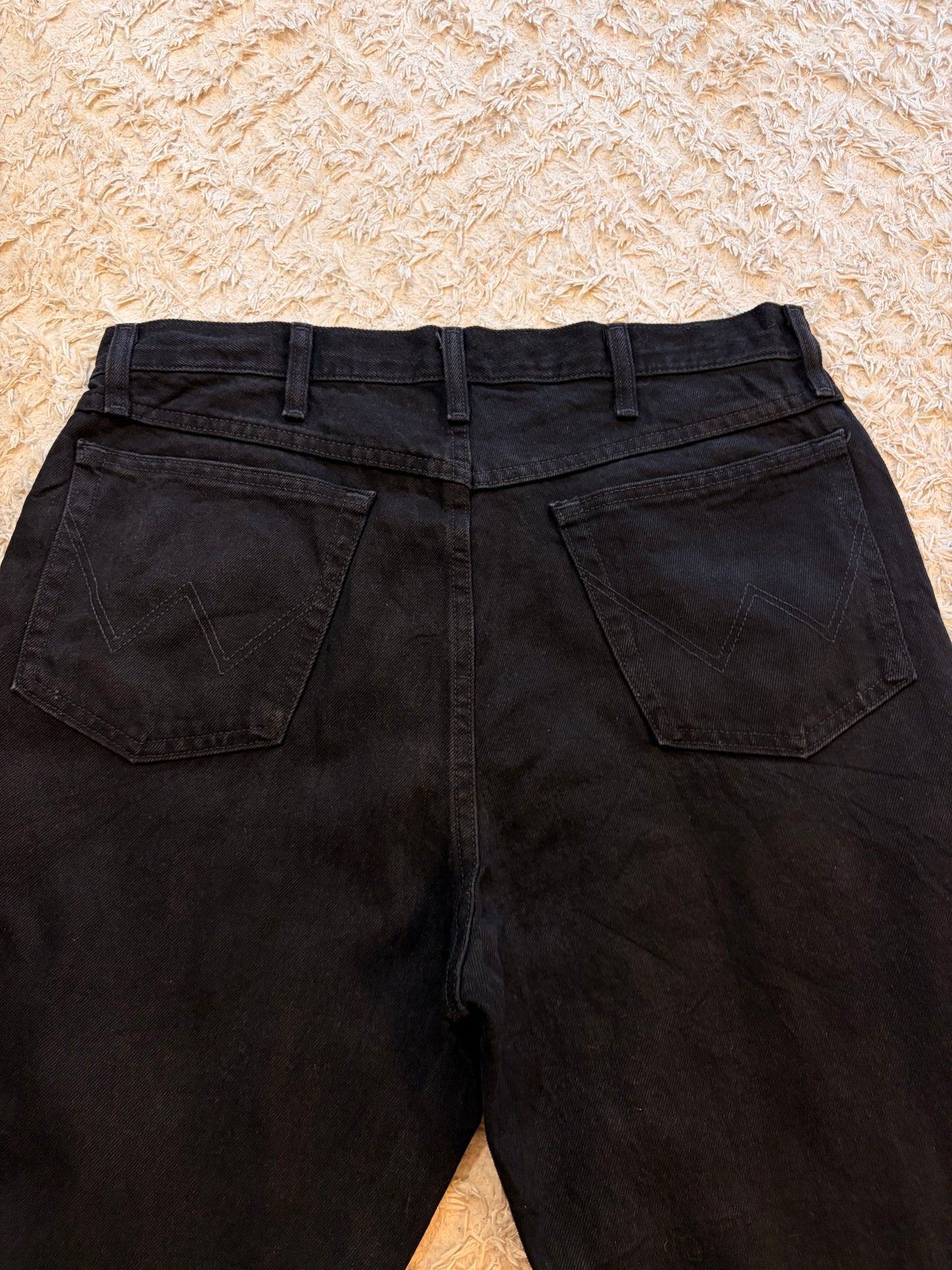 Jean Wrangler Regular Straight Noir Uni 100% Coton Made in Mexico Surpiqûres W W35/L32 – Homme