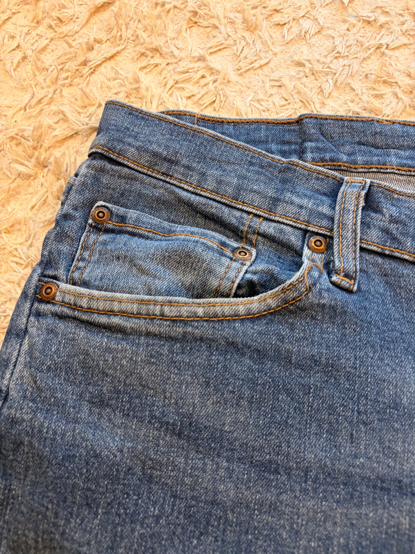 Jean Wrangler Premium Quality Comfort Guaranteed Bleu Moyen Délavage Naturel 86% Coton 12% Polyester 2% Élasthanne Regular Straight Made in Mexico W40/L30 – Homme – Taille 50