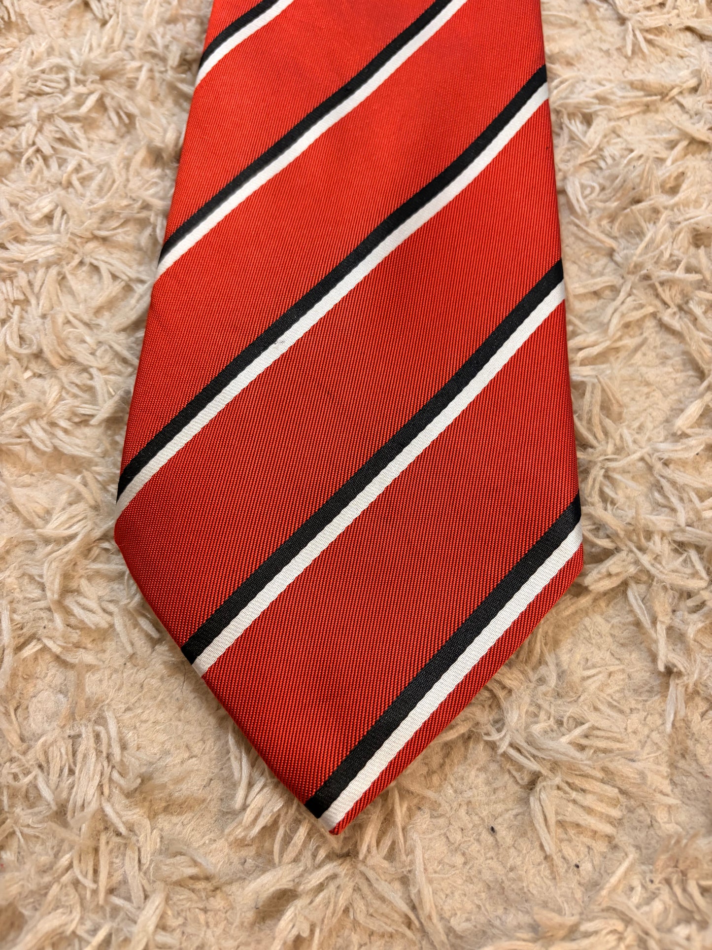 Cravate Wolfmark Neckwear Rouge Vif Rayures Diagonales Noir/Blanc 100% Polyester Style Regimental – Homme